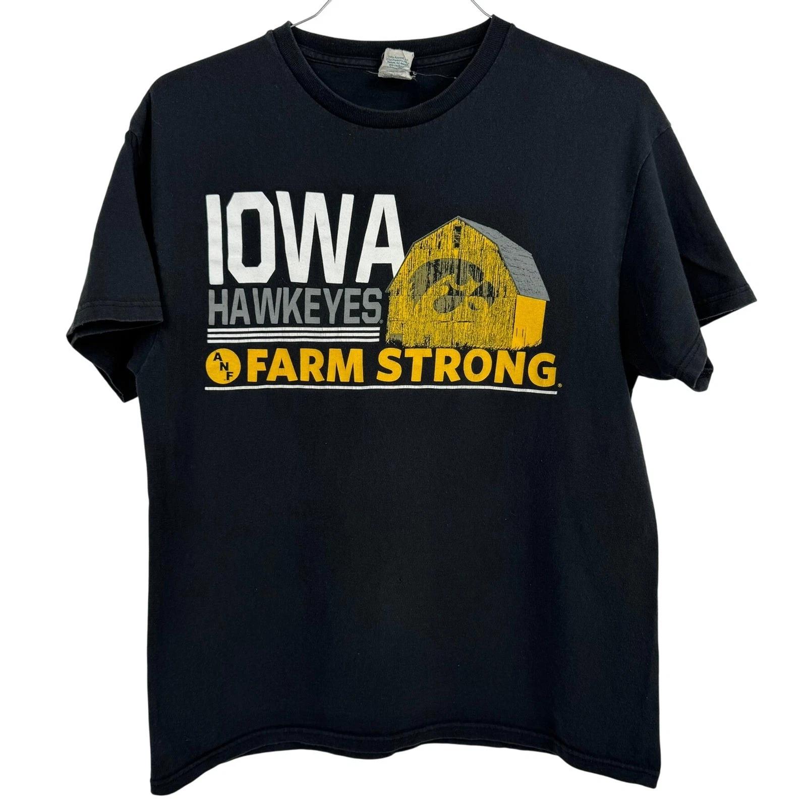 VTG Iowa Hawkeyes Farm Strong Graphic T-Shirt Black Men s M/L 39 Chest 2XL
VTG Iowa Hawkeyes Farm Strong Graphic T-Shirt Black Men s M/L 39 Chest 2XL