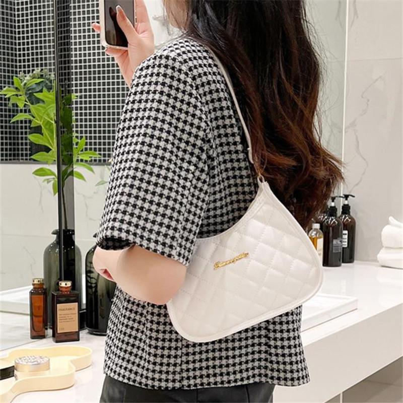Chic Quilted PU Handbag Shoulder Bag for Women Daily Use, Large Capacity Underarm Bag with Zipper Closure, Purses and Handbags
Chic Quilted PU Handbag Shoulder Bag for Women Daily Use, Large Capacity Underarm Bag with Zipper Closure, Purses and Handbags