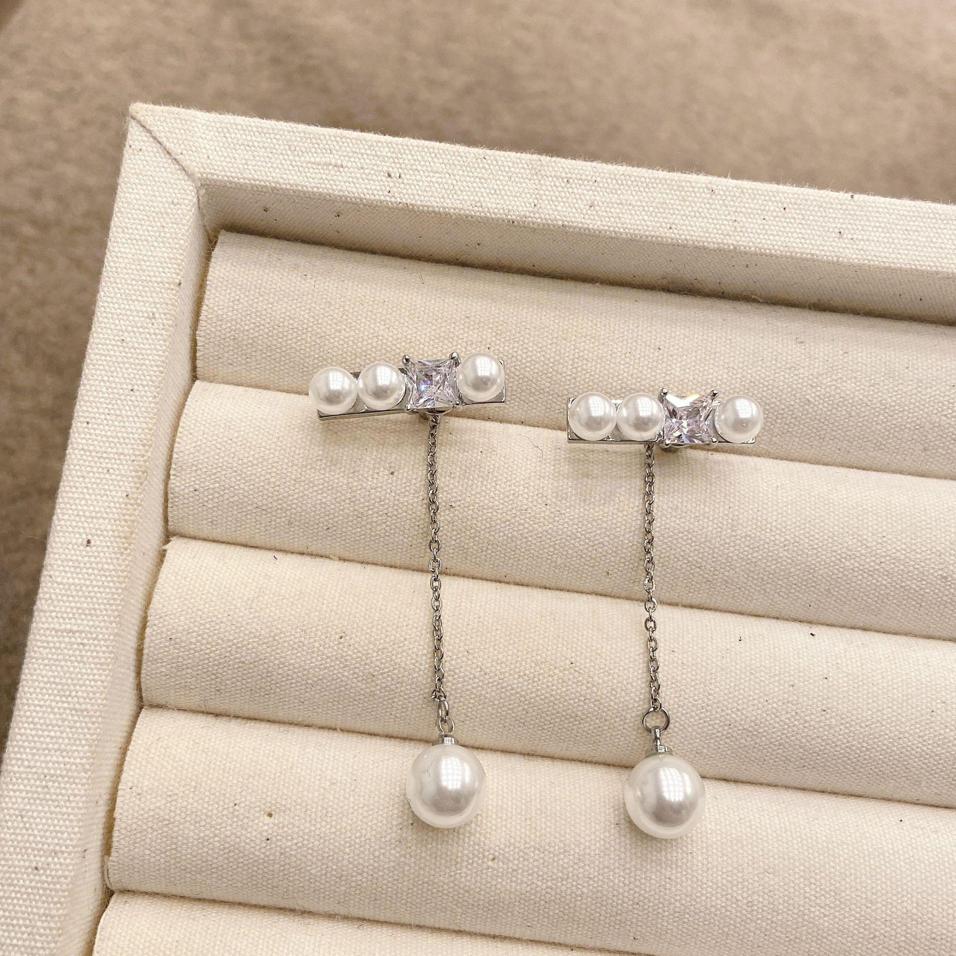 Элегантные серьги-подвески в виде банта с жемчугом — универсальный и стильный дизайн для женщин Pearl Tassel Earrings
Элегантные серьги-подвески в виде банта с жемчугом — универсальный и стильный дизайн для женщин Pearl Tassel Earrings