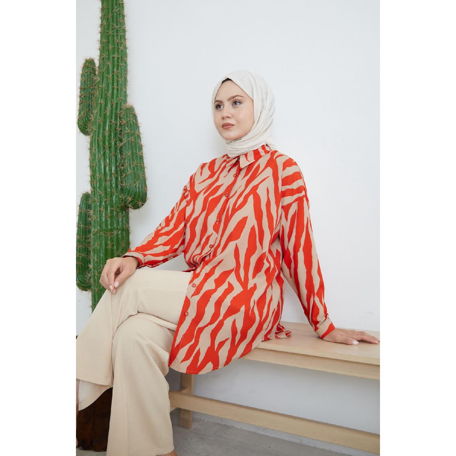 Женская рубашка с узором зебры 
Женская рубашка с узором зебры