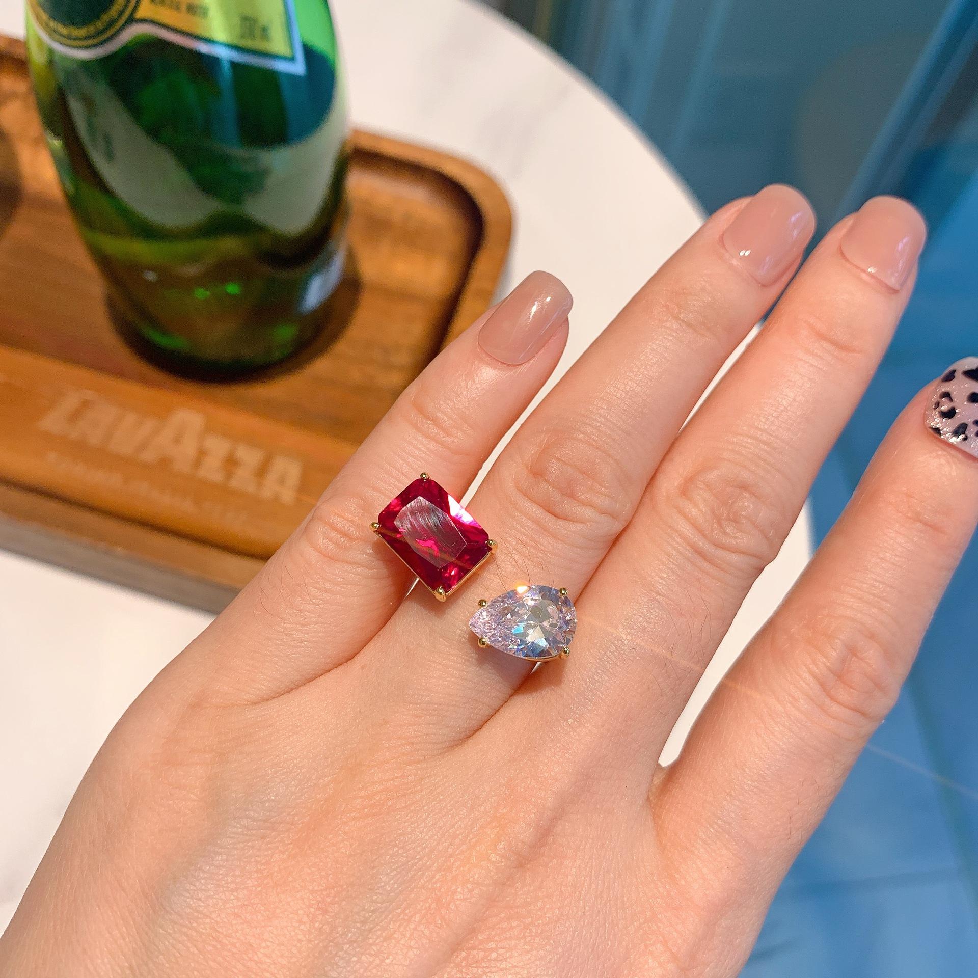 Vintage fashion style emerald rectangular corundum drop diamond ring women s fashion ring
Vintage fashion style emerald rectangular corundum drop diamond ring women s fashion ring
