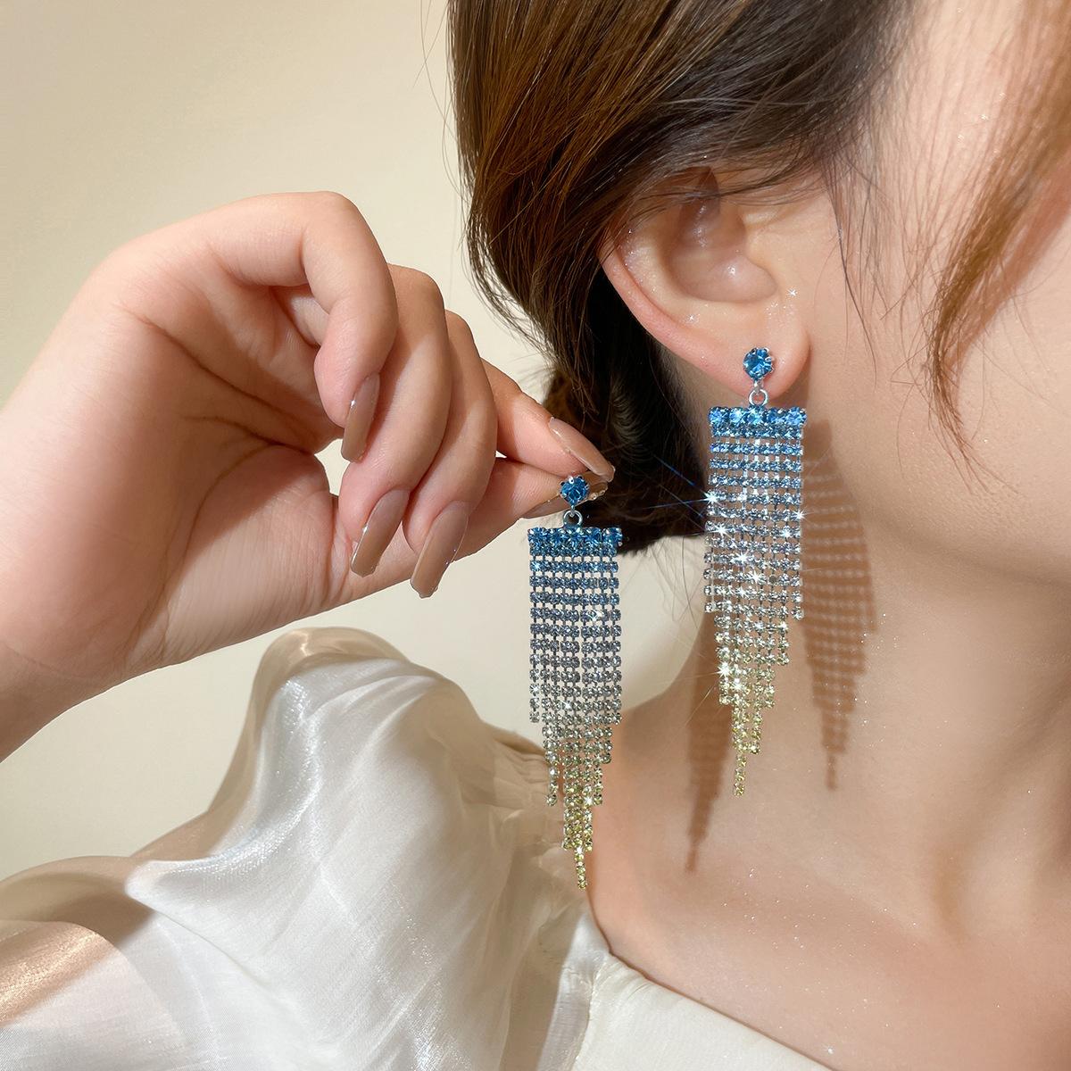 Light luxury color full diamond tassel long earrings
Light luxury color full diamond tassel long earrings