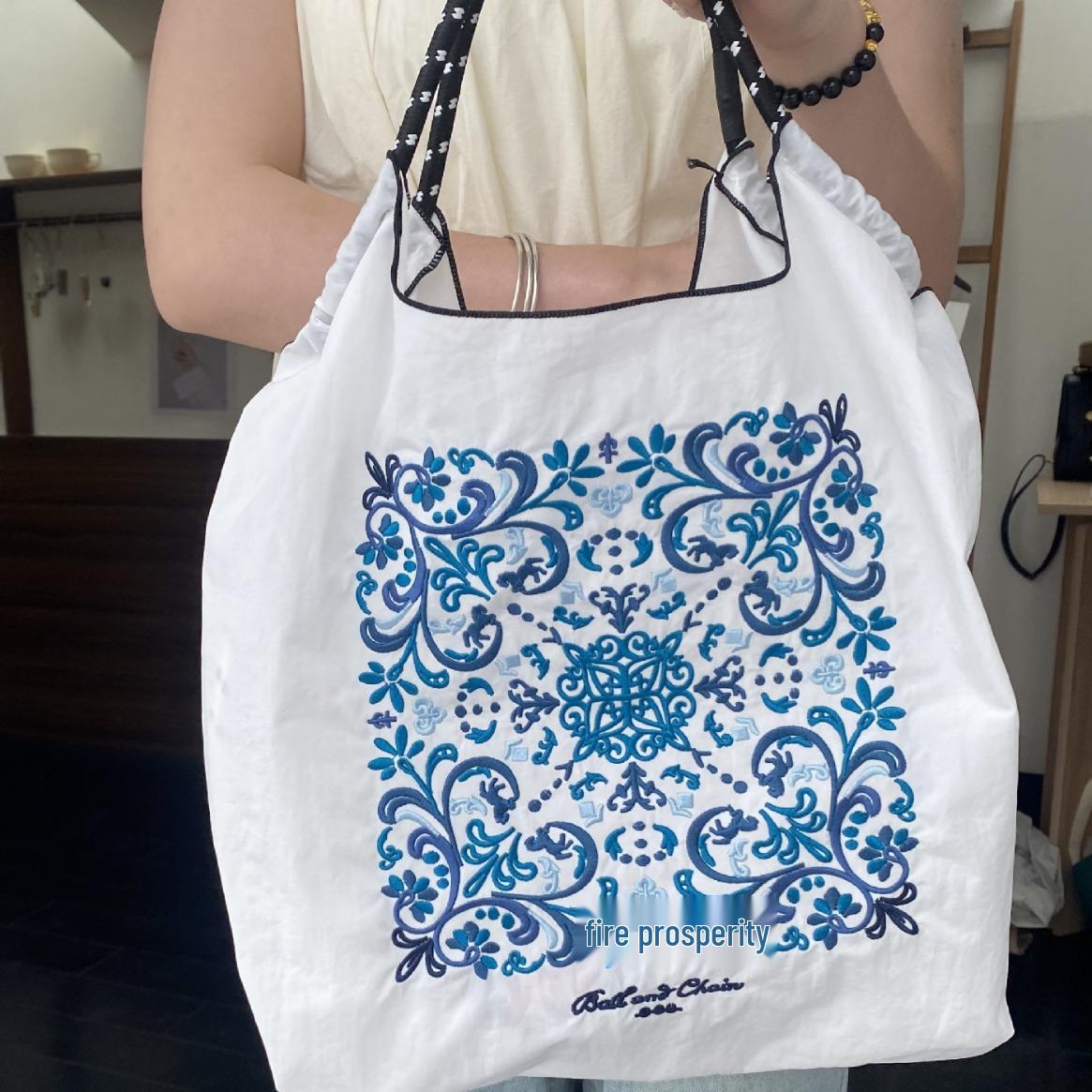 Wisteria Women s Embroidered Canvas Tote: Foldable, Nylon Crossbody & Portable Shoulder Bag Medium вистерия/белый
Wisteria Women s Embroidered Canvas Tote: Foldable, Nylon Crossbody & Portable Shoulder Bag Medium вистерия/белый