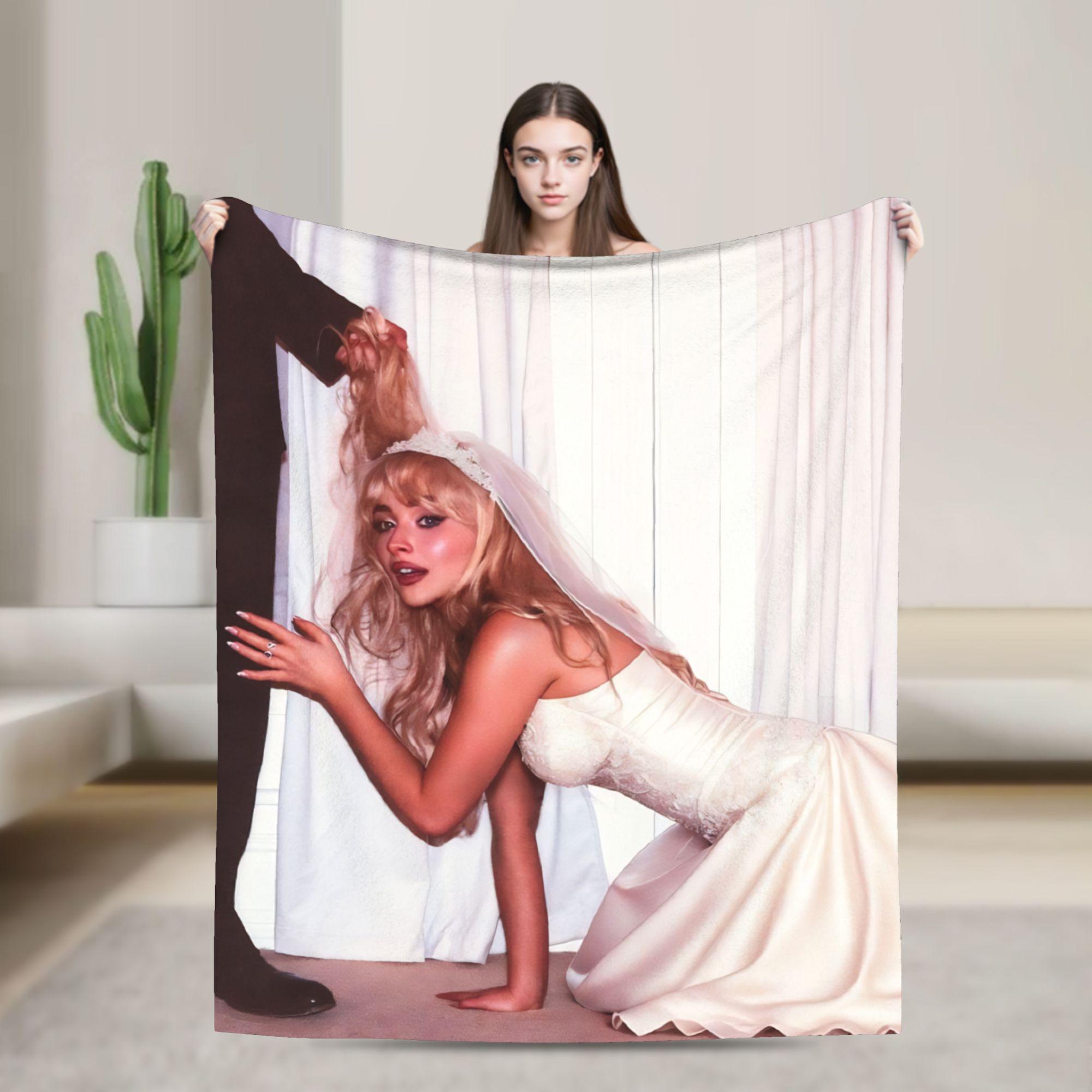 Man s Best Friend Sabrina Carpenter Blanket Super Soft Plush Throw Blanket For Couch Chair Sofa Bed Flannel Bedspread Bed Cover 75cmx90cm
Man s Best Friend Sabrina Carpenter Blanket Super Soft Plush Throw Blanket For Couch Chair Sofa Bed Flannel Bedspread Bed Cover 75cmx90cm
