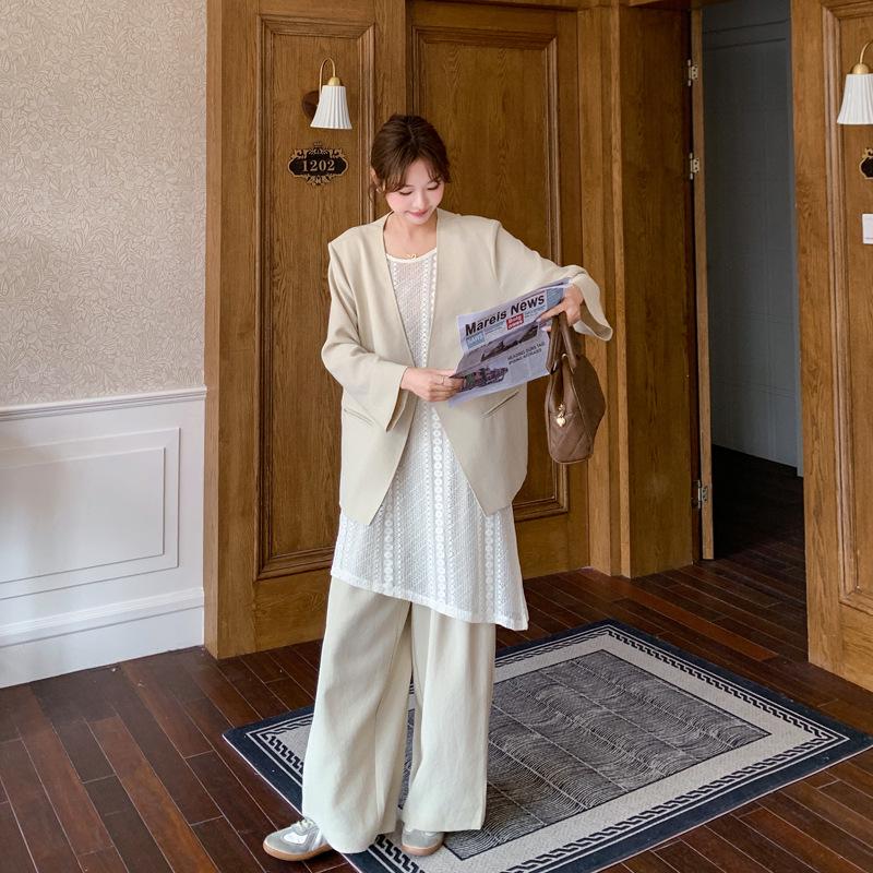 Spring 2025 Women s Khaki Suit Set: High-End Style Lace Blouse & Wide-Leg Pants 3-Piece Ensemble Medium
Spring 2025 Women s Khaki Suit Set: High-End Style Lace Blouse & Wide-Leg Pants 3-Piece Ensemble Medium