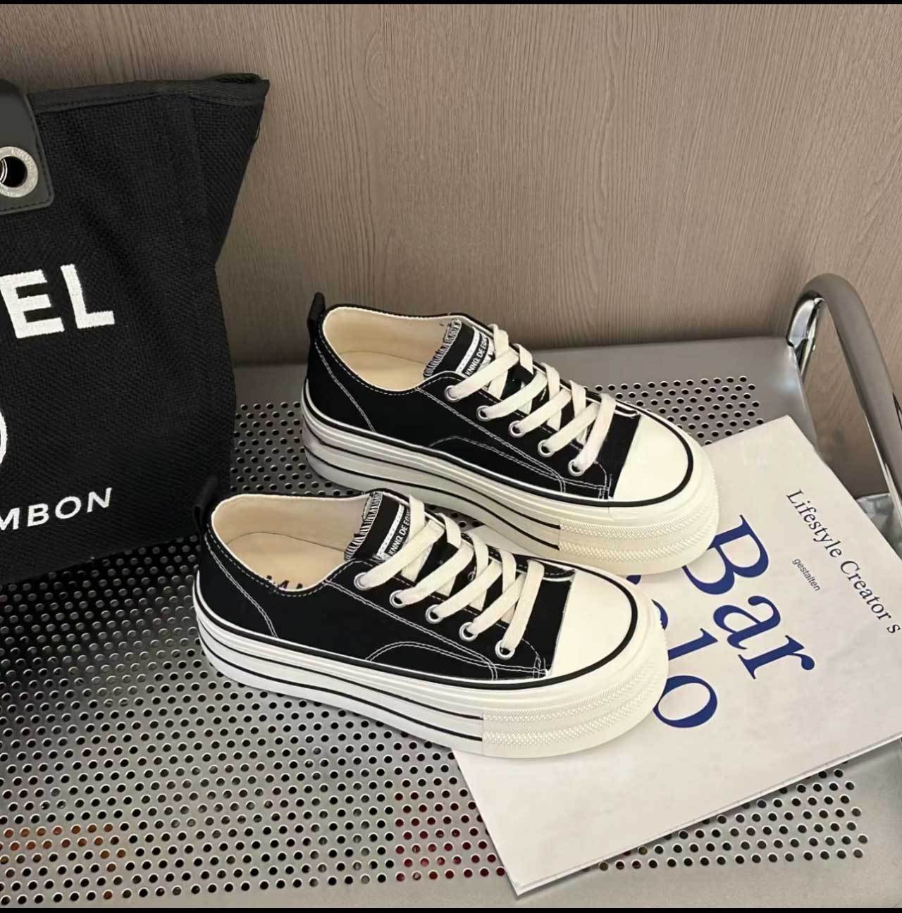 Muffin platform white shoes women s 2025 new fashion versatile small height increase casual sports canvas shoes 37 чорний
Muffin platform white shoes women s 2025 new fashion versatile small height increase casual sports canvas shoes 37 чорний