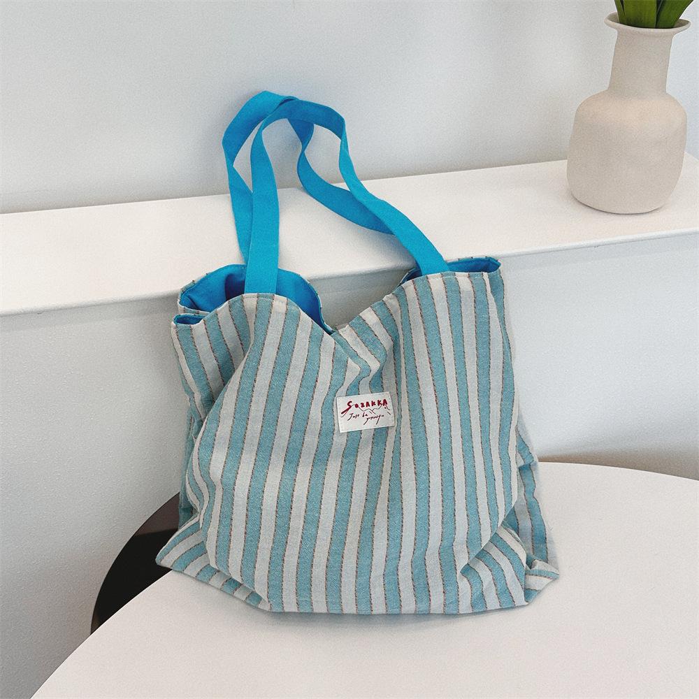 4611 полосатая сумка-пузырь двухслойная большая вместимость свежая плиссированная сумка через плечо новая студенческая сумка-тоут
4611 полосатая сумка-пузырь двухслойная большая вместимость свежая плиссированная сумка через плечо новая студенческая сумка-тоут