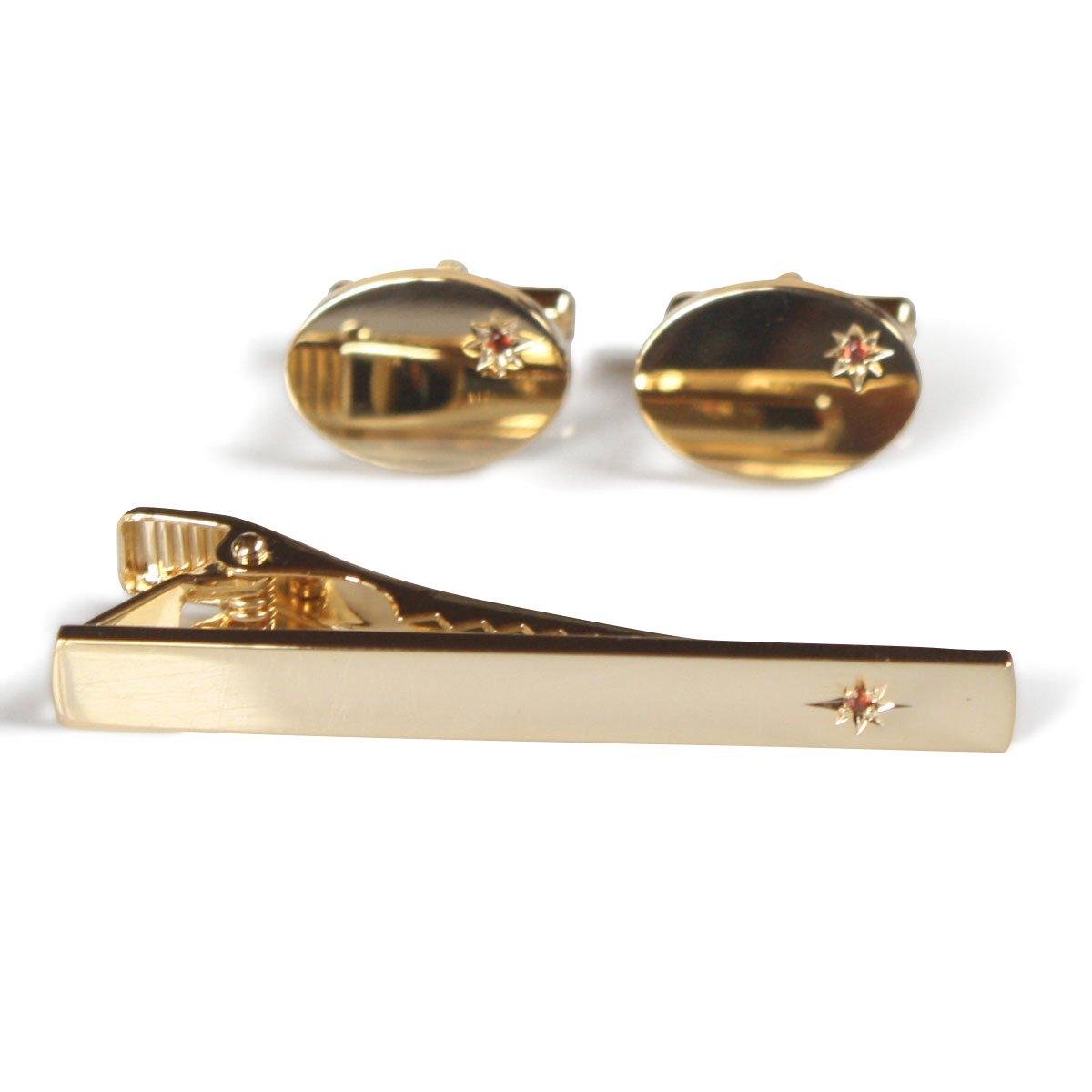 Мастерская запонок Kamakura Cufflinks Workshop, набор из золотых гранатовых запонок и булавки для галстука с изображением камня января золотой
Мастерская запонок Kamakura Cufflinks Workshop, набор из золотых гранатовых запонок и булавки для галстука с изображением камня января золотой