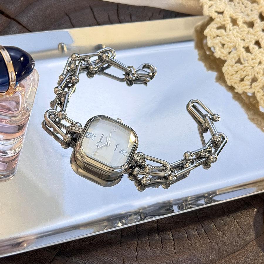 High end Niche Bracelet Style Wristwatch light luxury creative square multi facet glass Women s quartz Watches Chain Antique срібний
High end Niche Bracelet Style Wristwatch light luxury creative square multi facet glass Women s quartz Watches Chain Antique срібний