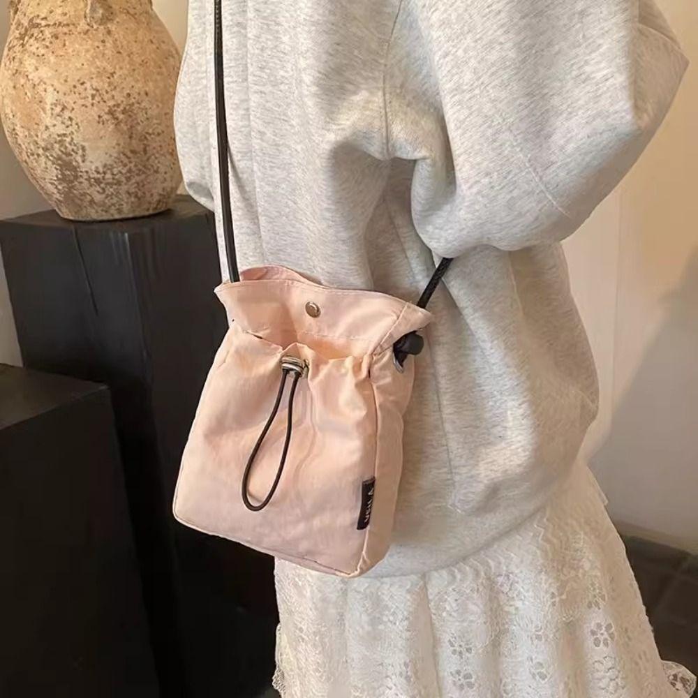 Korean Style Nylon Shoulder Bag Purse Mobile Phone Bag Fashionable Drawstring Canvas Bag Travel хакі
Korean Style Nylon Shoulder Bag Purse Mobile Phone Bag Fashionable Drawstring Canvas Bag Travel хакі