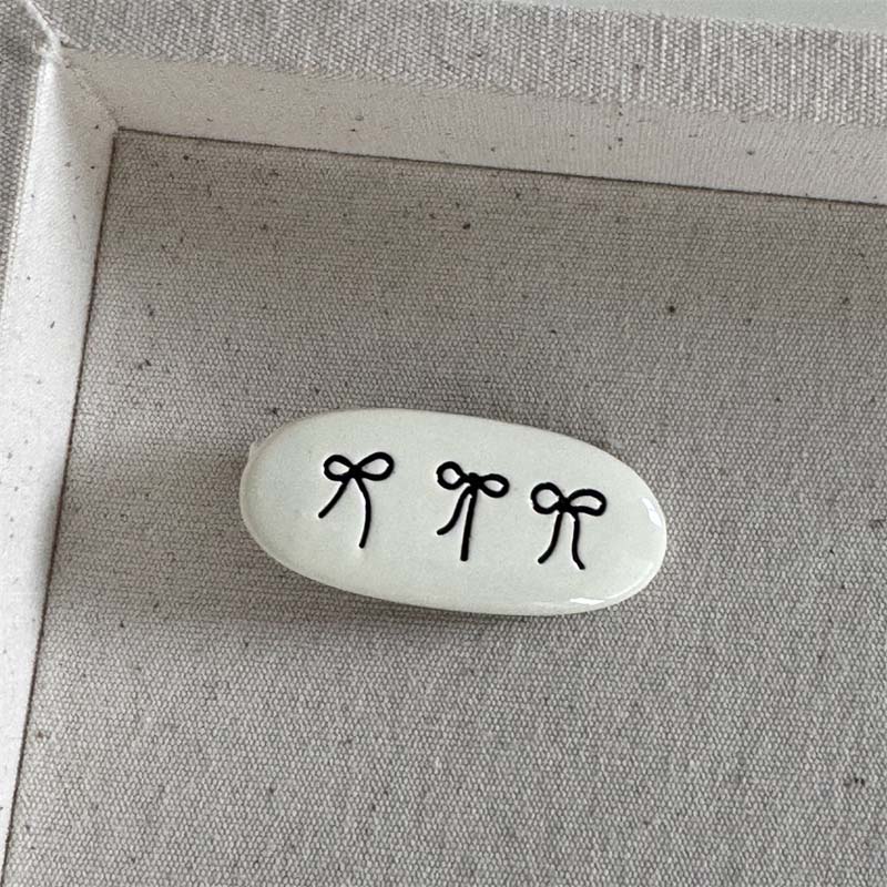 Корейская металлическая овальная заколка-бант для волос для женщин, девочек, милая, мини-заколка для челки сбоку, заколка-уточка, головной убор, аксессуары для волос
Корейская металлическая овальная заколка-бант для волос для женщин, девочек, милая, мини-заколка для челки сбоку, заколка-уточка, головной убор, аксессуары для волос