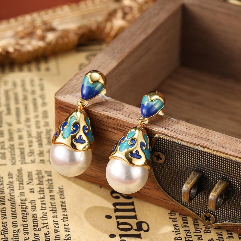 SUYU Jewelry Весна Новые Серьги-сетка с эмалью Имитация жемчуга Капающее масло Серьги в ретро-стиле Женские Подарок для вечеринки Фестиваля
SUYU Jewelry Весна Новые Серьги-сетка с эмалью Имитация жемчуга Капающее масло Серьги в ретро-стиле Женские Подарок для вечеринки Фестиваля