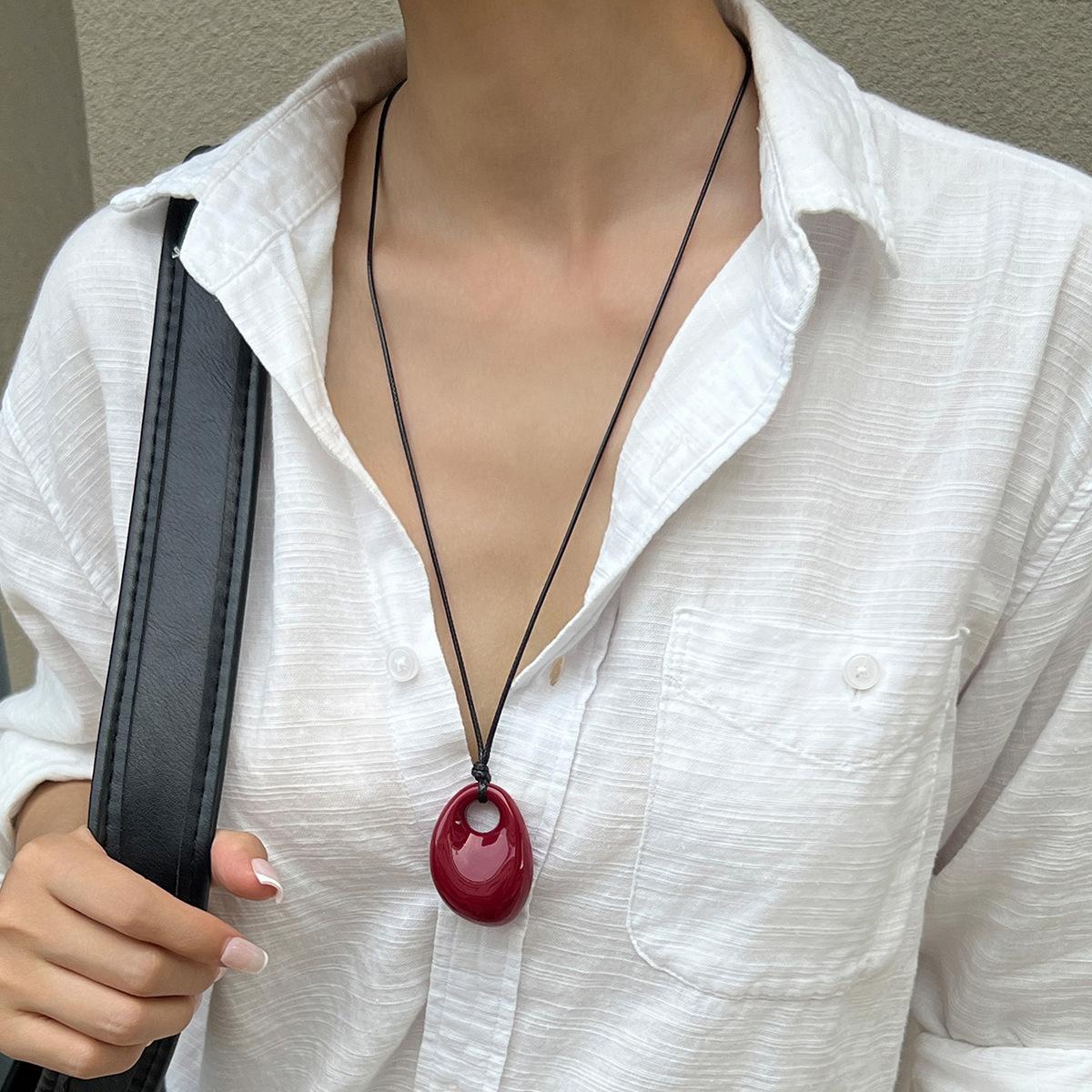 Design Geometric Resin Doudou Pendant Necklace, Stylish Adjustable Black Rope Long Pendant
Design Geometric Resin Doudou Pendant Necklace, Stylish Adjustable Black Rope Long Pendant