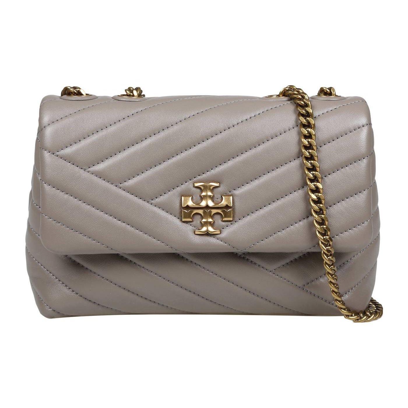 Сумка через плече Tory Burch серії Kira з стьобаним логотипом Double T, регульованим ланцюжком, зі шкіри, маленька жіноча сумка, колір Peregrine-Gray, 90452-082 Basic Set (Bag+Dust Bag)
Сумка через плече Tory Burch серії Kira з стьобаним логотипом Double T, регульованим ланцюжком, зі шкіри, маленька жіноча сумка, колір Peregrine-Gray, 90452-082 Basic Set (Bag+Dust Bag)