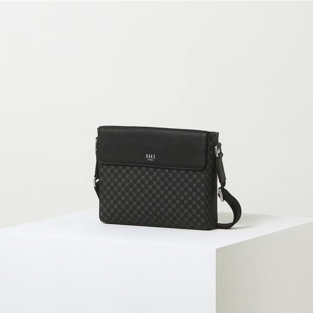 Daks Black Logo Pattern Leather Crossbody Bag Dbba2e620bk Single option
Daks Black Logo Pattern Leather Crossbody Bag Dbba2e620bk Single option