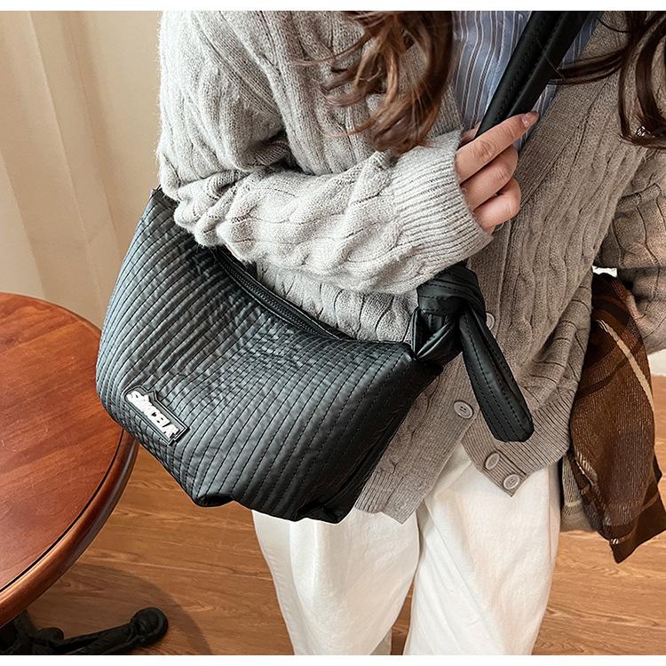 Women s bag new casual lazy premium dumpling bag large capacity versatile women s shoulder bag messenger bag women s bag чёрный
Women s bag new casual lazy premium dumpling bag large capacity versatile women s shoulder bag messenger bag women s bag чёрный