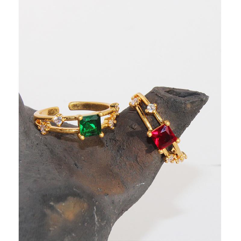 Luxurious Vintage Brass-Plated Gold Ring with Emerald Zircon & Ruby Accents Adjustable Opening
Luxurious Vintage Brass-Plated Gold Ring with Emerald Zircon & Ruby Accents Adjustable Opening