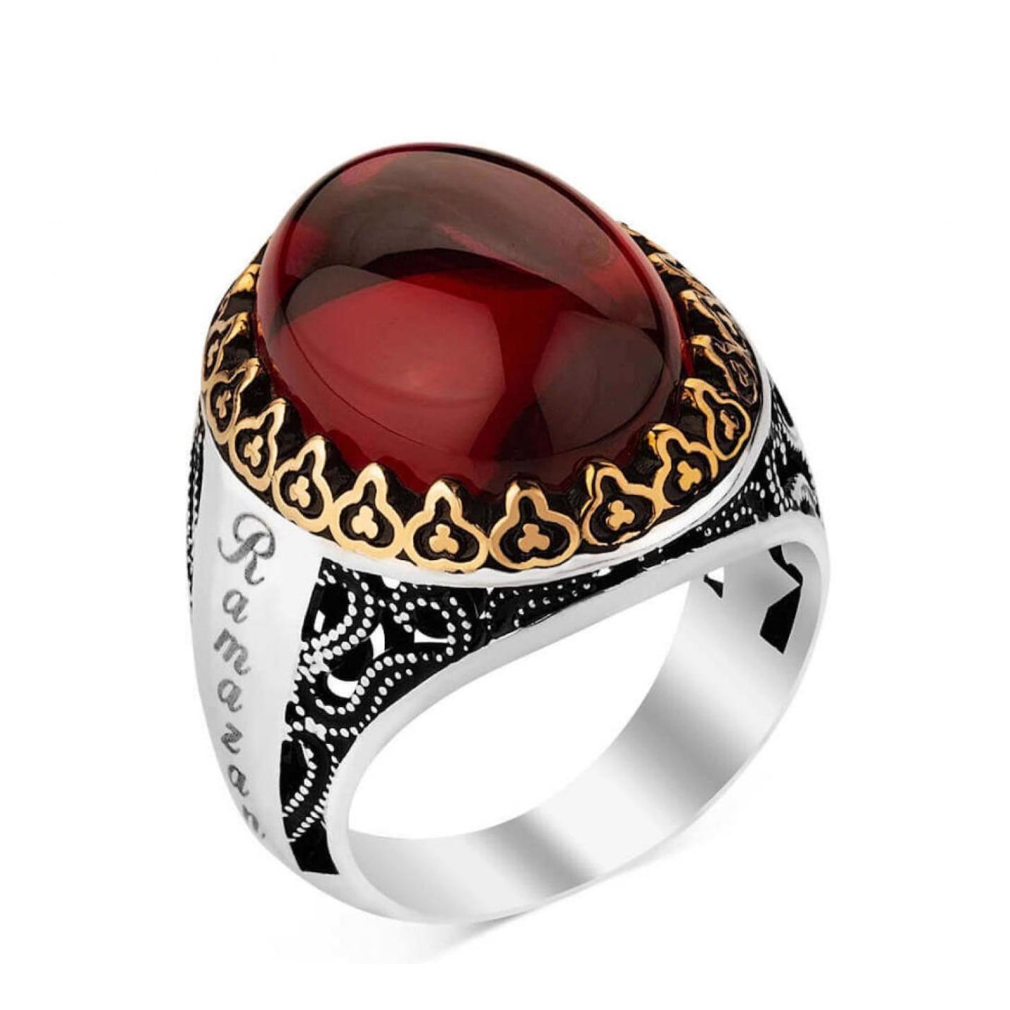 Кольцо из стерлингового серебра с рубином и камнем-капюшоном
Кольцо из стерлингового серебра с рубином и камнем-капюшоном