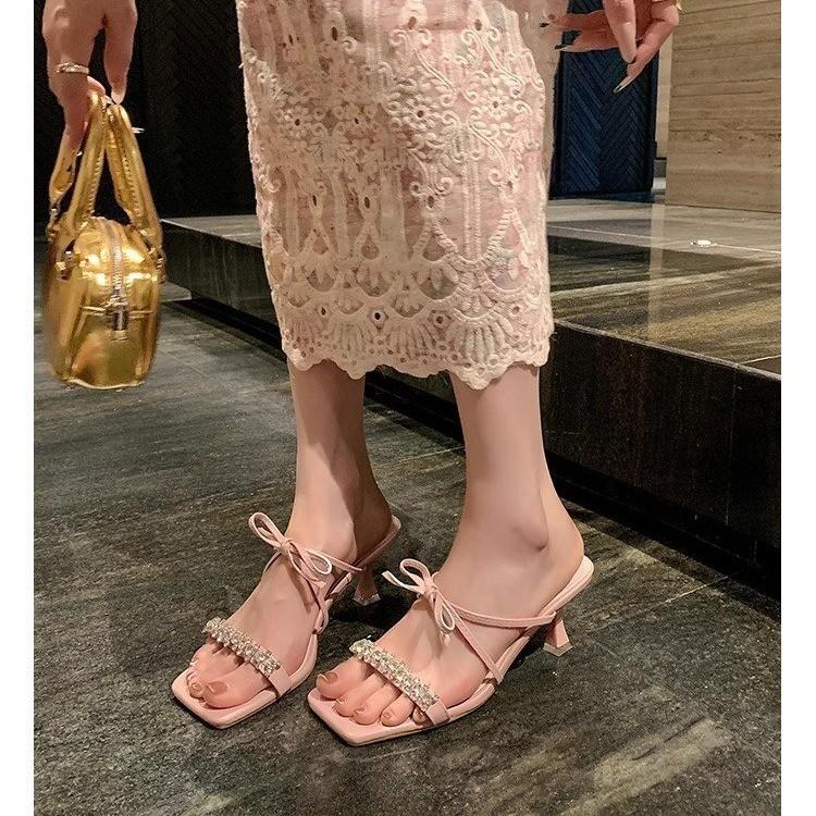 Square head bow rhinestone high heels women s 2025 summer new beautiful skirt temperament cool slippers 34 чорний
Square head bow rhinestone high heels women s 2025 summer new beautiful skirt temperament cool slippers 34 чорний