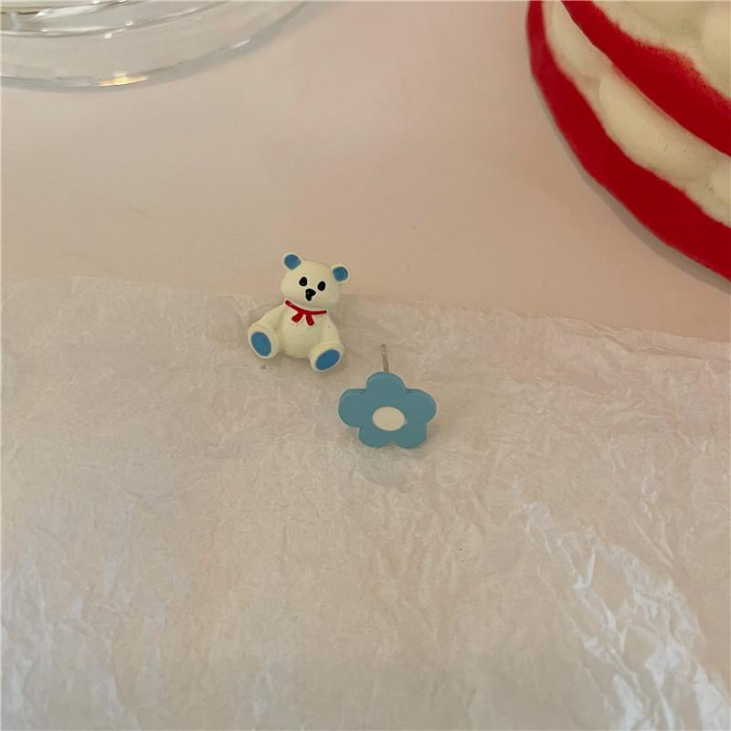 Japan and South Korea cartoon bear flower stud earrings contrasting colors spring and summer new trendy earrings women s ins earclips without earrings
Japan and South Korea cartoon bear flower stud earrings contrasting colors spring and summer new trendy earrings women s ins earclips without earrings