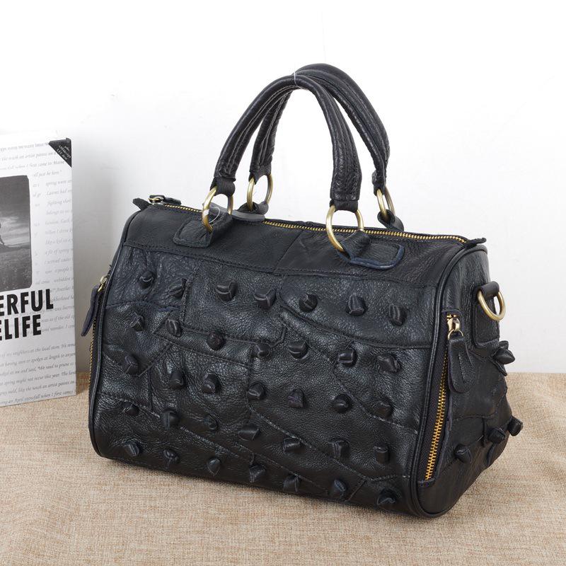 Leather Women S Bag Bohemian Design Cowhide Color Contrasting Messenger Bag Doudou Bag Women S Handbag чорний
Leather Women S Bag Bohemian Design Cowhide Color Contrasting Messenger Bag Doudou Bag Women S Handbag чорний