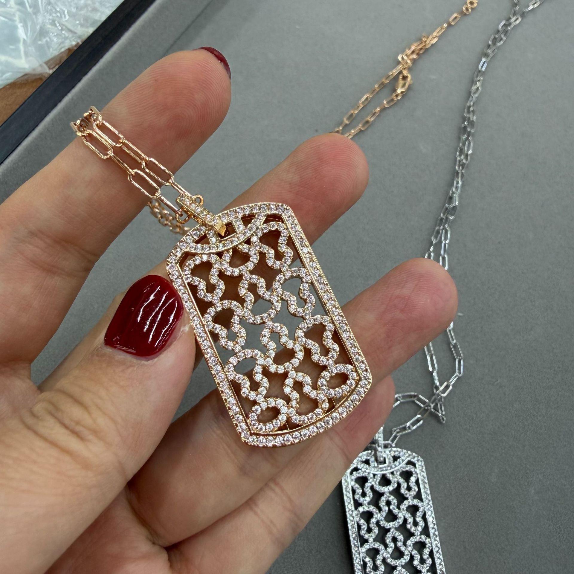 Kirin Gourd No Matter Brand Necklace Women S 18K Rose Gold Red Chalcedony White Fritillary Pendant Square Full Diamond Collarbone Chain
Kirin Gourd No Matter Brand Necklace Women S 18K Rose Gold Red Chalcedony White Fritillary Pendant Square Full Diamond Collarbone Chain