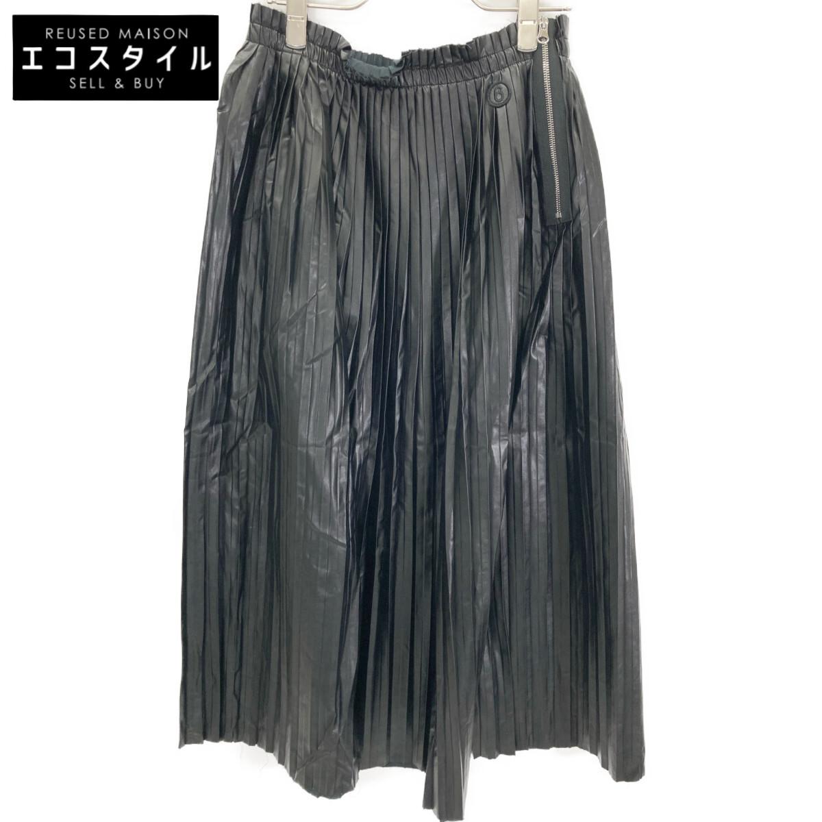 MM6 M60268 MM002 Black Faux Leather Pleated Skirt skirt 16 blackUsed
MM6 M60268 MM002 Black Faux Leather Pleated Skirt skirt 16 blackUsed