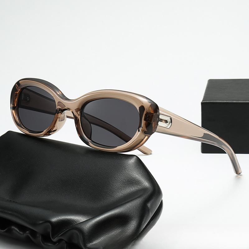 Высококачественные женские солнцезащитные очки в овальной маленькой оправе Xiaohongshu, модные трендовые солнцезащитные очки интернет-знаменитостей
Высококачественные женские солнцезащитные очки в овальной маленькой оправе Xiaohongshu, модные трендовые солнцезащитные очки интернет-знаменитостей