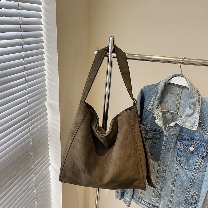 Замшевая сумка через плечо Maillard: Винтажная осенне-зимняя сумка-тоут большой вместимости и сумка через плечо для женщин зелёный
Замшевая сумка через плечо Maillard: Винтажная осенне-зимняя сумка-тоут большой вместимости и сумка через плечо для женщин зелёный