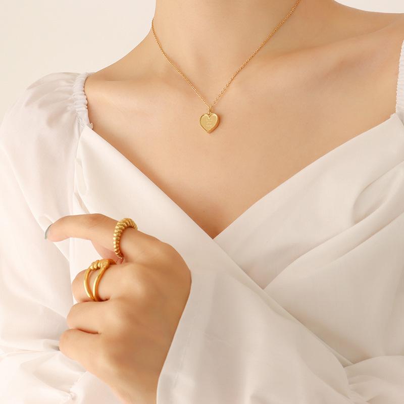 Niche Versatile Peach Heart Necklace: Stylish English Letter Design in Fade-Resistant Titanium Steel
Niche Versatile Peach Heart Necklace: Stylish English Letter Design in Fade-Resistant Titanium Steel