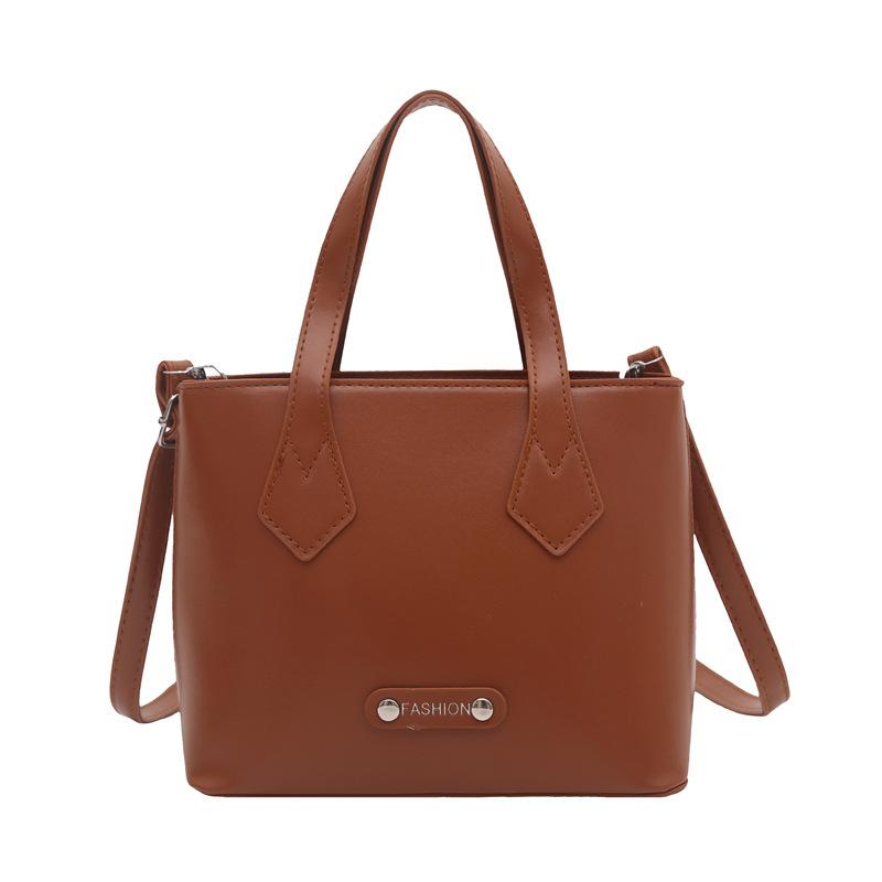 Retro handbag fashion shoulder bag foreign style versatile messenger bag underarm bag світло-коричневого кольору
Retro handbag fashion shoulder bag foreign style versatile messenger bag underarm bag світло-коричневого кольору