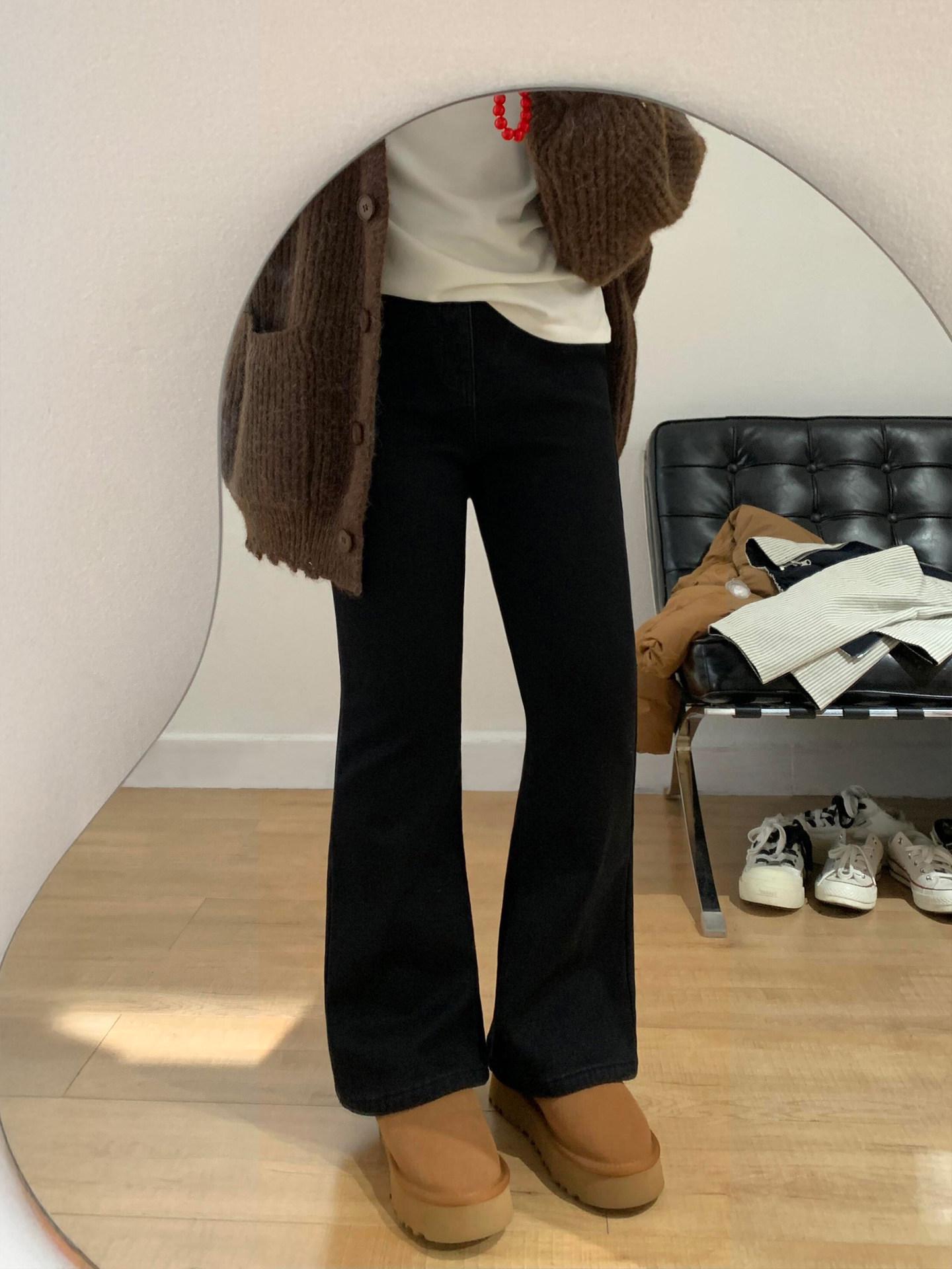 Black High-Waisted Micro-Flare Velvet Jeans for Curvy Women, Autumn/Winter, Loose-Slimming, Perfect for Pear-Shaped Figures 2XL (140-160 lbs)
Black High-Waisted Micro-Flare Velvet Jeans for Curvy Women, Autumn/Winter, Loose-Slimming, Perfect for Pear-Shaped Figures 2XL (140-160 lbs)