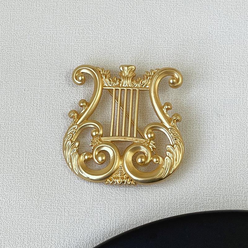 Средневековая элегантная брошь в виде арфы, высококачественная женская ретро-брошь в виде немой золотой булавки, небольшой ароматный темперамент, блейзер, аксессуары для корсажа
Средневековая элегантная брошь в виде арфы, высококачественная женская ретро-брошь в виде немой золотой булавки, небольшой ароматный темперамент, блейзер, аксессуары для корсажа