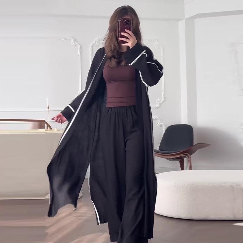 Осень 2024 Женский повседневный длинный халат с цветными блоками, комплект из двух предметов Extra Small чёрный
Осень 2024 Женский повседневный длинный халат с цветными блоками, комплект из двух предметов Extra Small чёрный