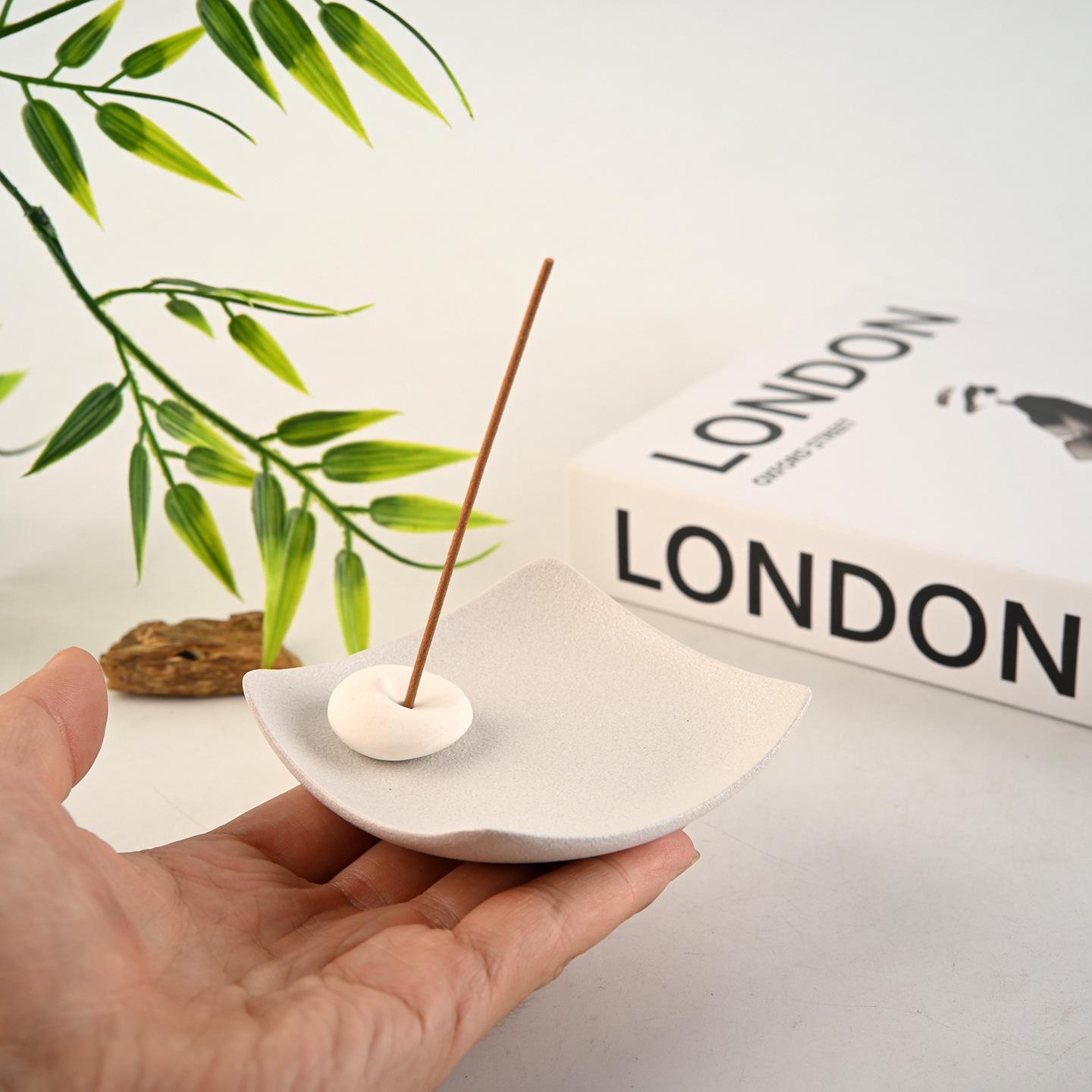 Japanese Zen Sandalwood Incense Holder - Square Indoor Kodo Stand for Tea Table Decor
Japanese Zen Sandalwood Incense Holder - Square Indoor Kodo Stand for Tea Table Decor