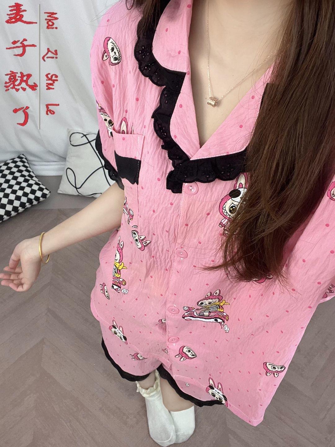 Cartoon pink Rab pajamas women s summer short-sleeved shorts lace two-piece set, students can wear loungewear outside S
Cartoon pink Rab pajamas women s summer short-sleeved shorts lace two-piece set, students can wear loungewear outside S