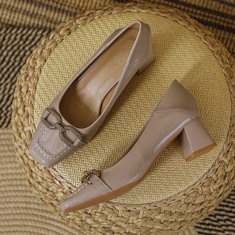 Туфли на высоком каблуке женские 2025 года, новые весенне-осенние туфли на среднем каблуке из лакированной кожи красного цвета с французским квадратным носком, одинарные туфли женские 40
Туфли на высоком каблуке женские 2025 года, новые весенне-осенние туфли на среднем каблуке из лакированной кожи красного цвета с французским квадратным носком, одинарные туфли женские 40