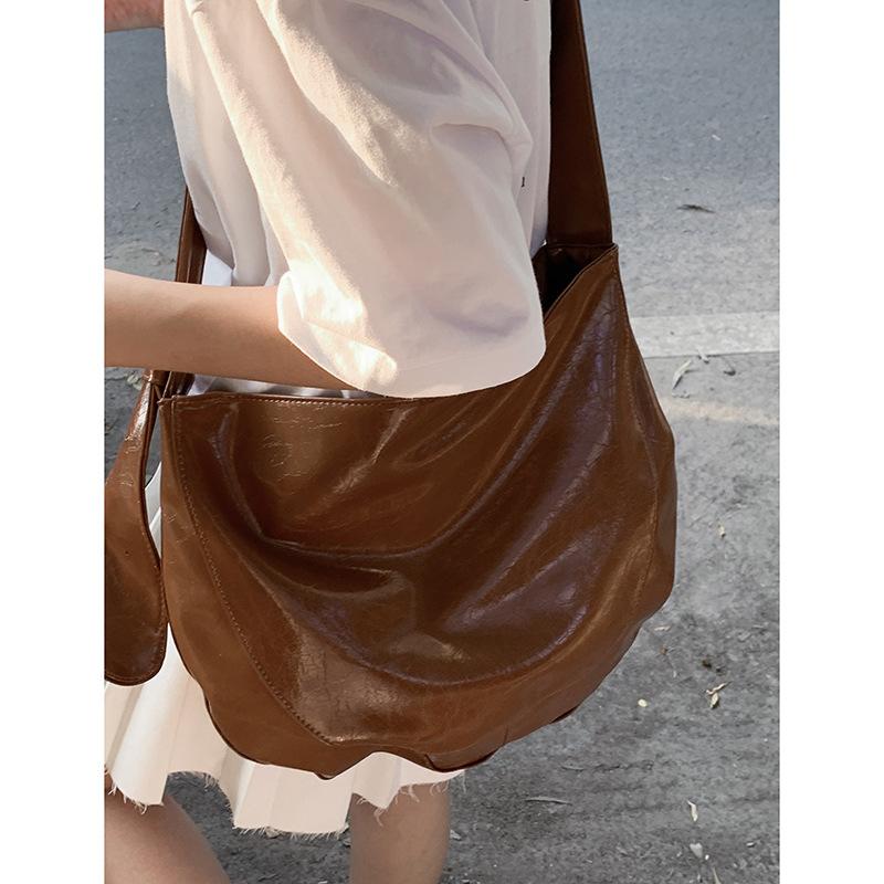 Retro large-capacity underarm bag women s 2025 new solid-color soft-sided dumpling bag versatile shoulder messenger bag коричневый
Retro large-capacity underarm bag women s 2025 new solid-color soft-sided dumpling bag versatile shoulder messenger bag коричневый