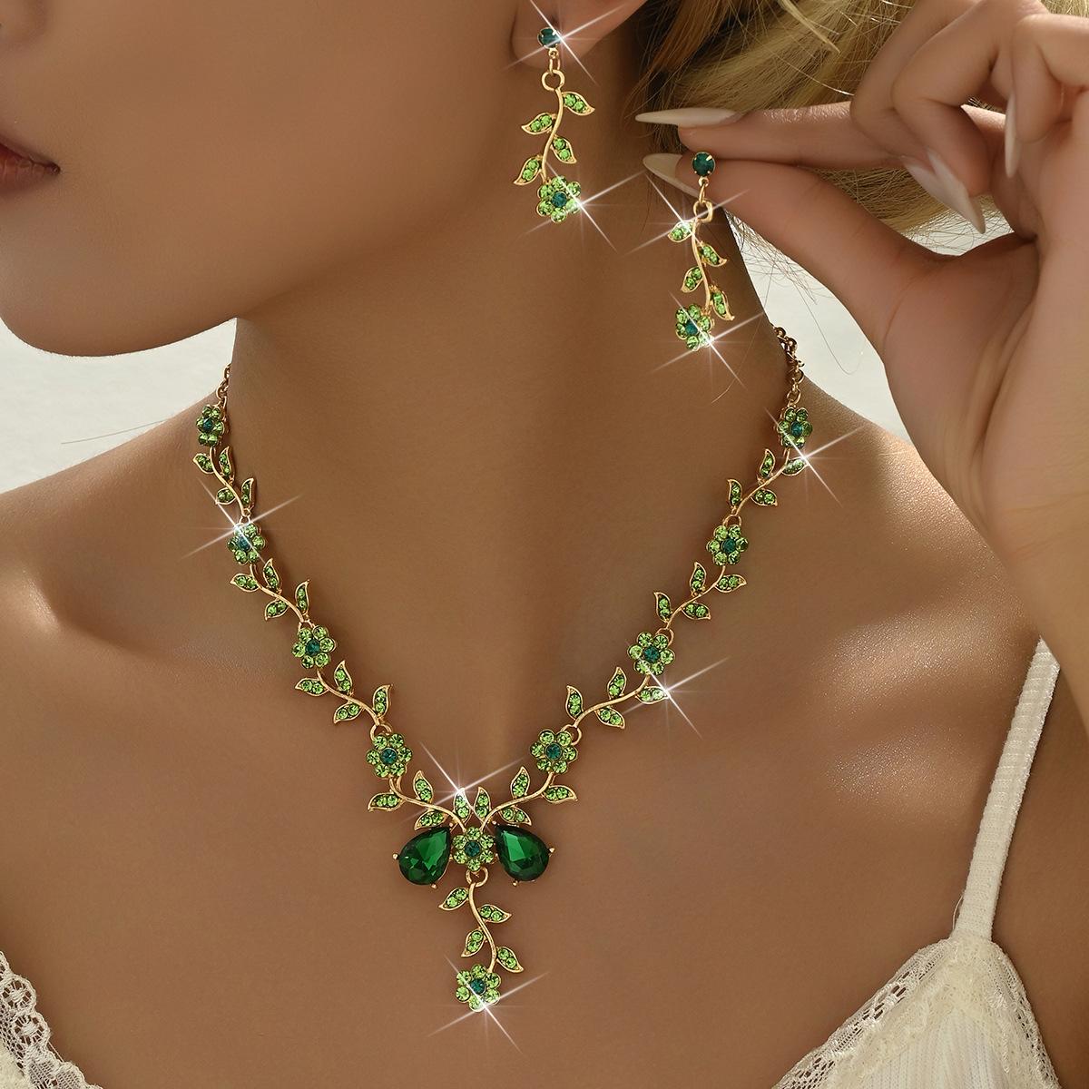 Exaggerated fashion personalized rhinestone crystal necklace earrings set women s ball accessories
Exaggerated fashion personalized rhinestone crystal necklace earrings set women s ball accessories