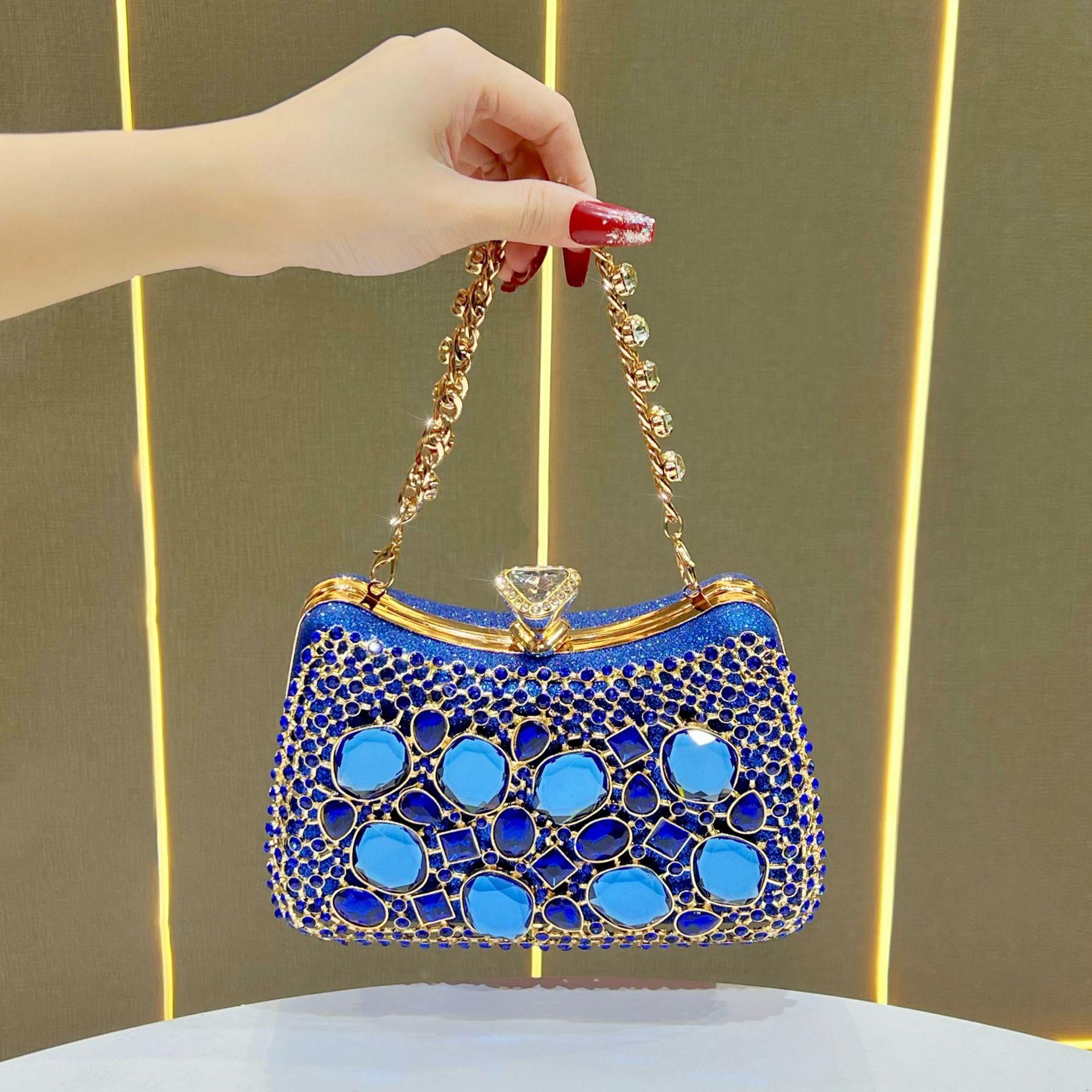 hollow diamond-encrusted handbag chain shoulder banquet bag fashion chain messenger women s bag bag синий
hollow diamond-encrusted handbag chain shoulder banquet bag fashion chain messenger women s bag bag синий