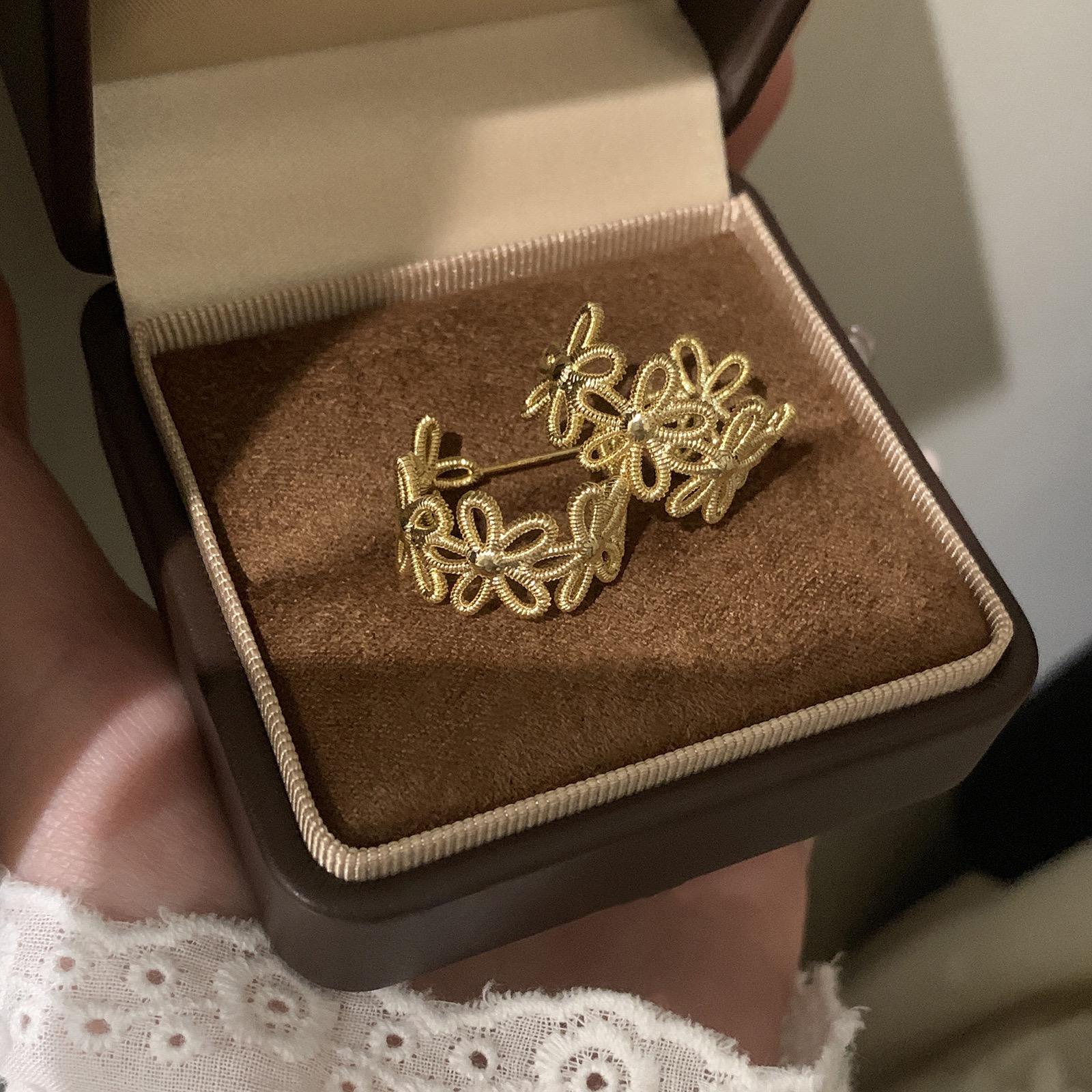 925 Sterling Silver Vintage Earrings For Women Trendy Simple Flower Hollow Earring Jewelry Prevent Allergy Party Accessories
925 Sterling Silver Vintage Earrings For Women Trendy Simple Flower Hollow Earring Jewelry Prevent Allergy Party Accessories