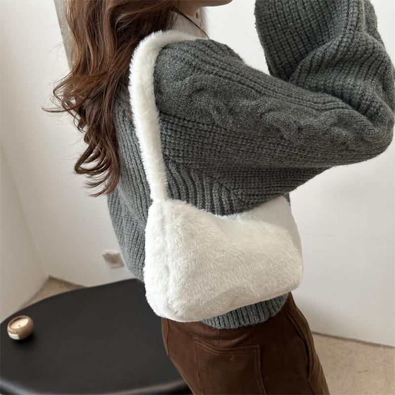 Early spring new Mao Mao solid color casual fashion fashion plush hand-held underarm women s bag чёрный
Early spring new Mao Mao solid color casual fashion fashion plush hand-held underarm women s bag чёрный