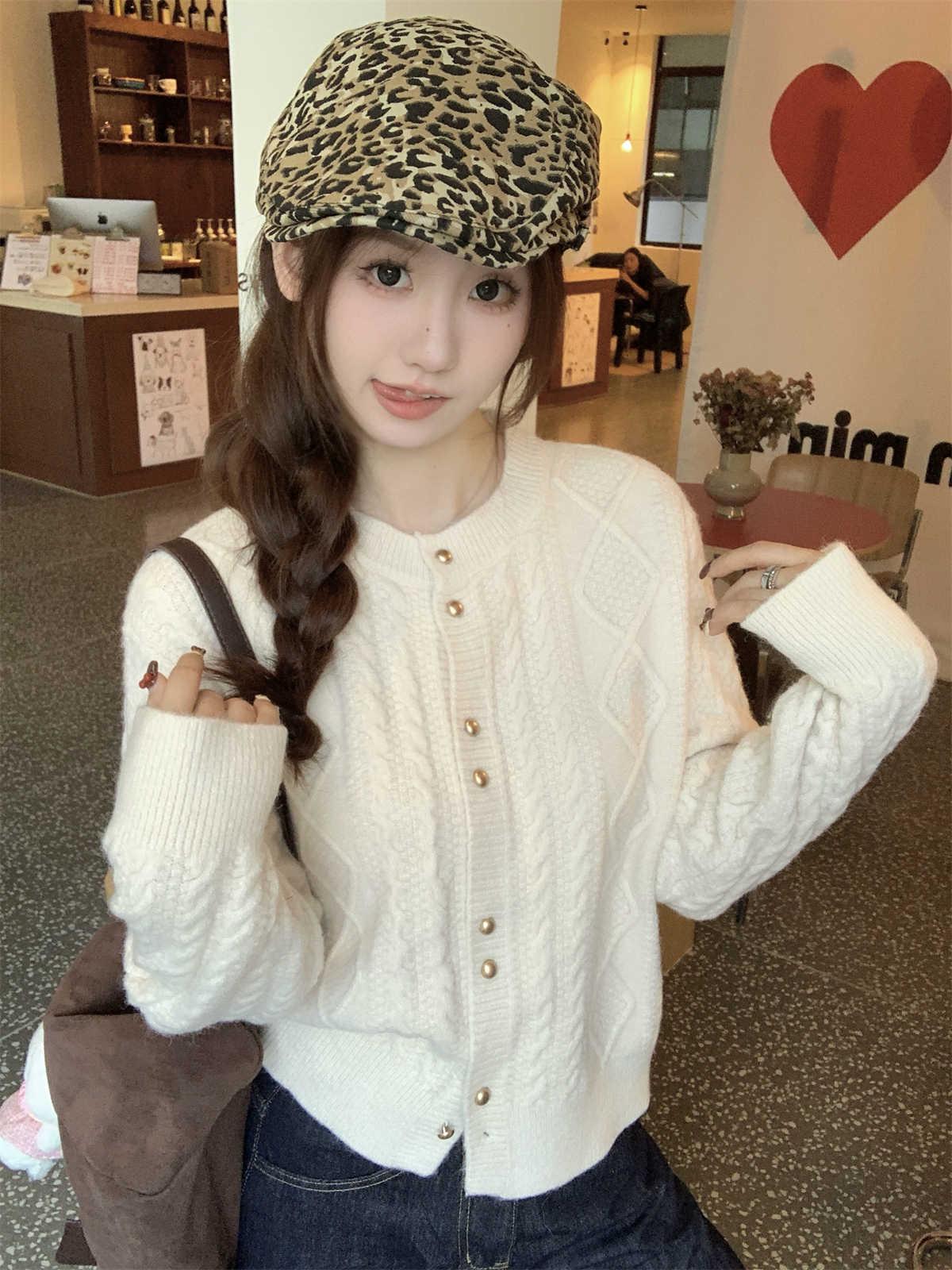 Женский мягкий вязаный кардиган цвета карамели - осень/зима, круглый вырез, однобортный дизайн, омолаживающий One size абрикосовый
Женский мягкий вязаный кардиган цвета карамели - осень/зима, круглый вырез, однобортный дизайн, омолаживающий One size абрикосовый