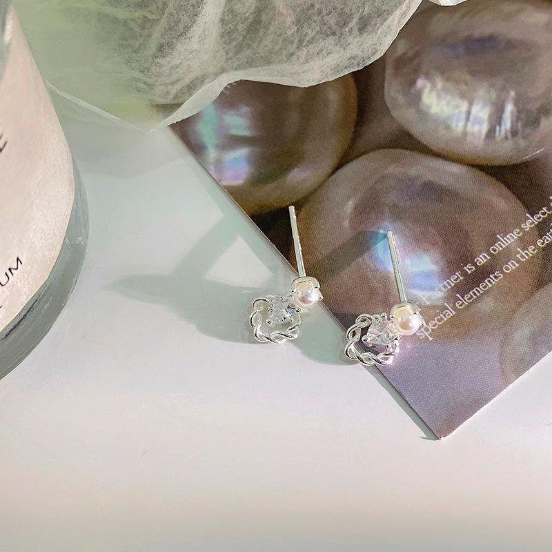 Серьги Niche Entangled Love Pearl для женщин Милый дизайн и модные универсальные серьги
Серьги Niche Entangled Love Pearl для женщин Милый дизайн и модные универсальные серьги