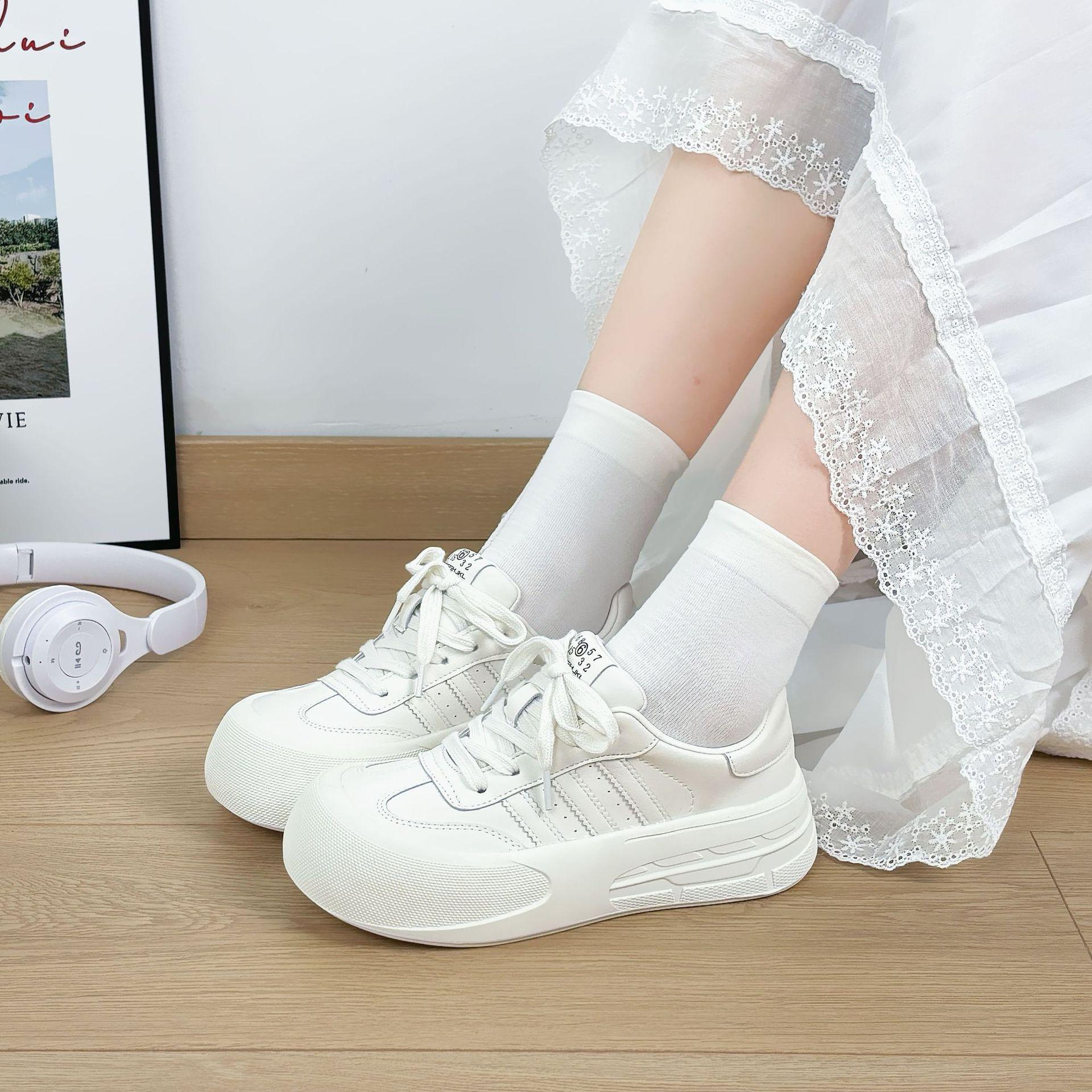 Little white shoes women s 2024 spring new versatile street shot student board shoes single shoes Korean version ins casual sports shoes 35
Little white shoes women s 2024 spring new versatile street shot student board shoes single shoes Korean version ins casual sports shoes 35