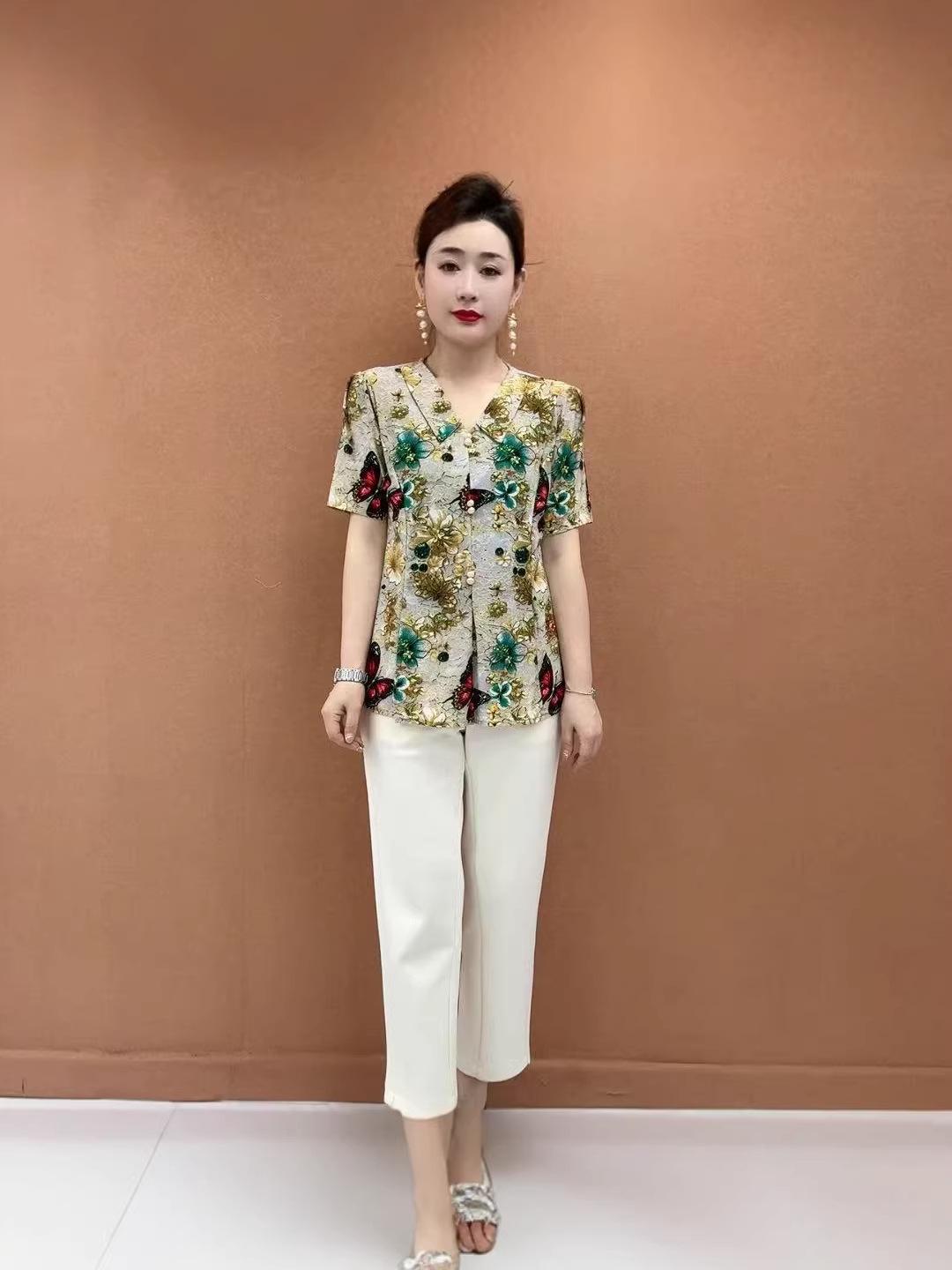 Floral Print Round Neck Blouse, Short-Sleeve Stretchy Summer Top for Middle-Aged & Elderly Women 2XL (110~125 cm)
Floral Print Round Neck Blouse, Short-Sleeve Stretchy Summer Top for Middle-Aged & Elderly Women 2XL (110~125 cm)