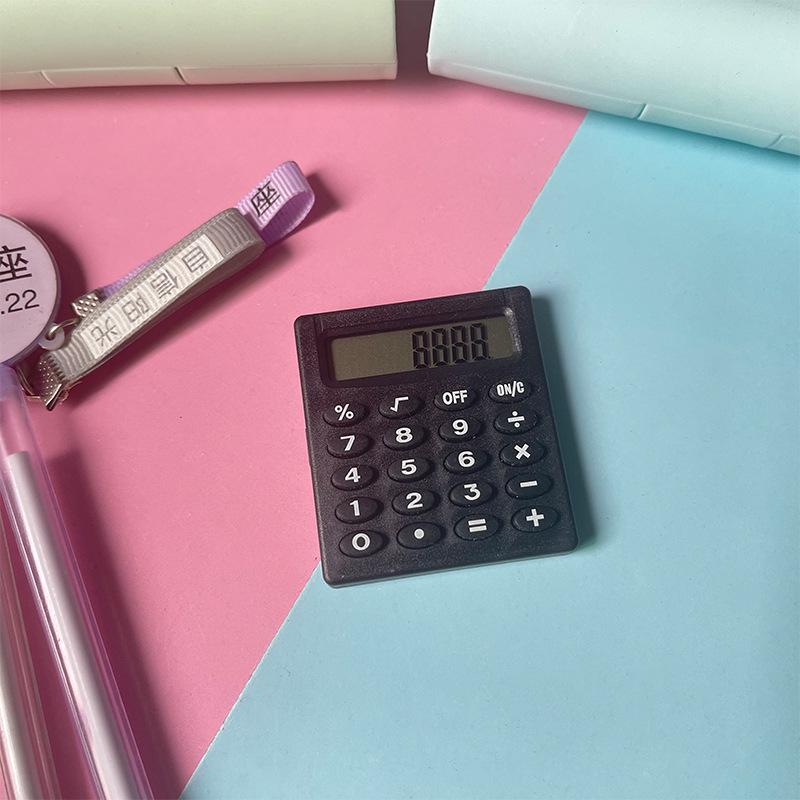 Мини-калькулятор квадратной формы конфетного цвета - Портативный 8-разрядный дисплей для офисного и студенческого использования чёрный
Мини-калькулятор квадратной формы конфетного цвета - Портативный 8-разрядный дисплей для офисного и студенческого использования чёрный
