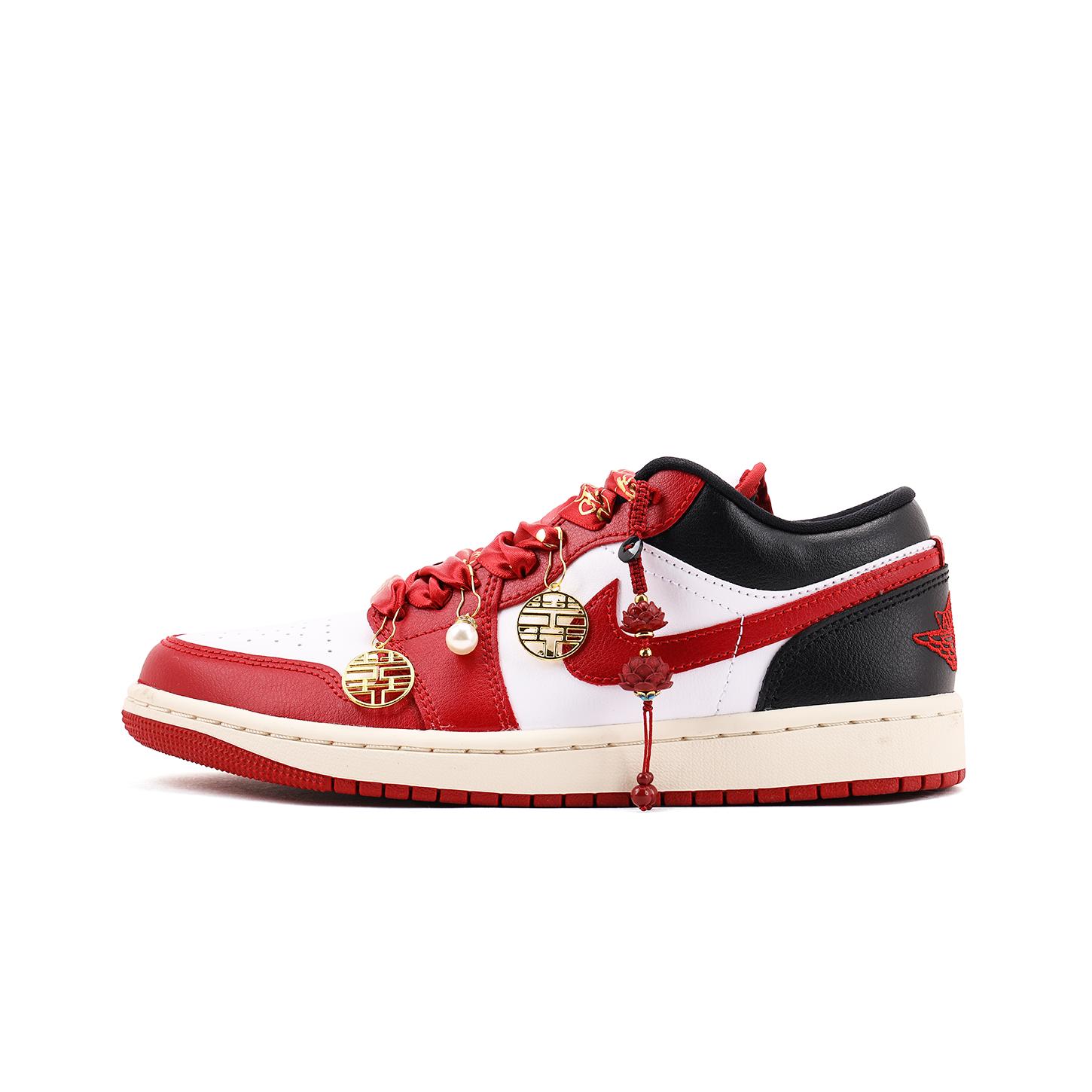 Jordan Air Jordan 1 Leather Cushioning, Wear Resistant Low top Vintage Basketball Shoes Unisex Black Red DC0774-160(Team59-) 38.5
Jordan Air Jordan 1 Leather Cushioning, Wear Resistant Low top Vintage Basketball Shoes Unisex Black Red DC0774-160(Team59-) 38.5