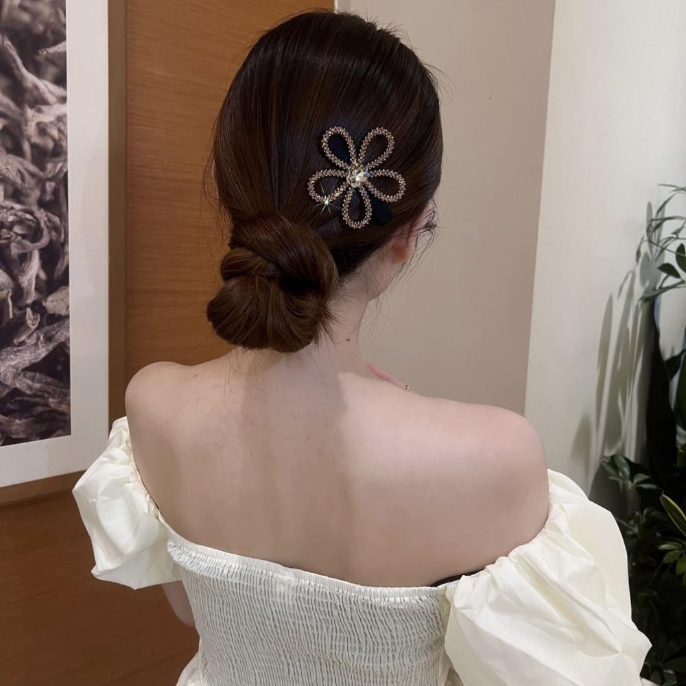 Rhinestone Hair Clip Zircon Shiny Duckbill Clip Hair Accessories Flower Hairpin Female шампанского
Rhinestone Hair Clip Zircon Shiny Duckbill Clip Hair Accessories Flower Hairpin Female шампанского