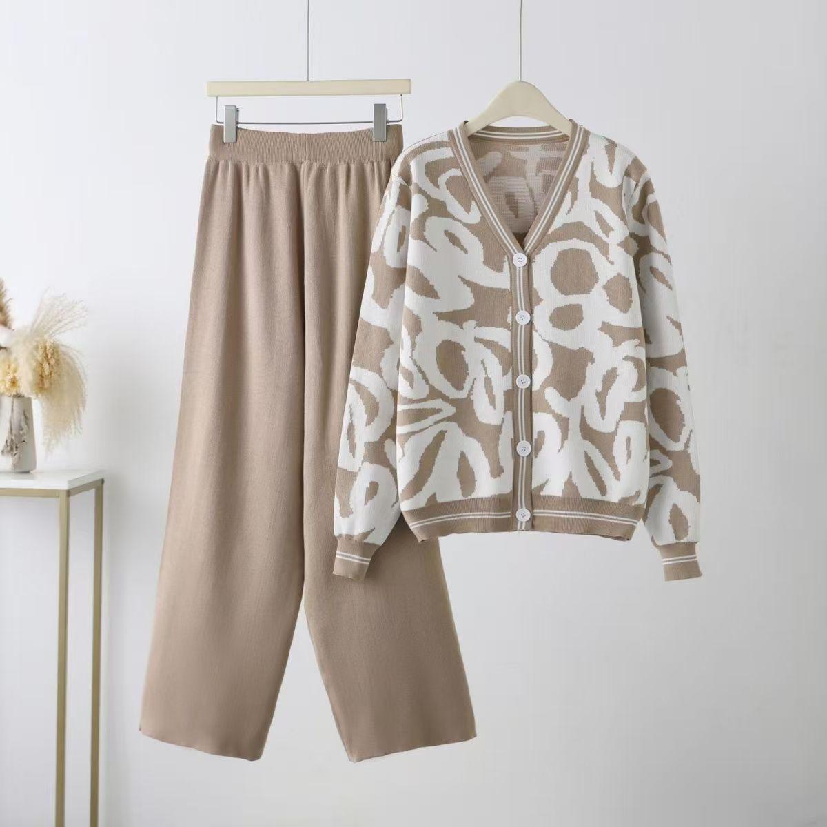 2025 Leopard Print Knit Cardigan & Wide-Leg Pants Women s Two-Piece Autumn Winter Fashion Set M
2025 Leopard Print Knit Cardigan & Wide-Leg Pants Women s Two-Piece Autumn Winter Fashion Set M